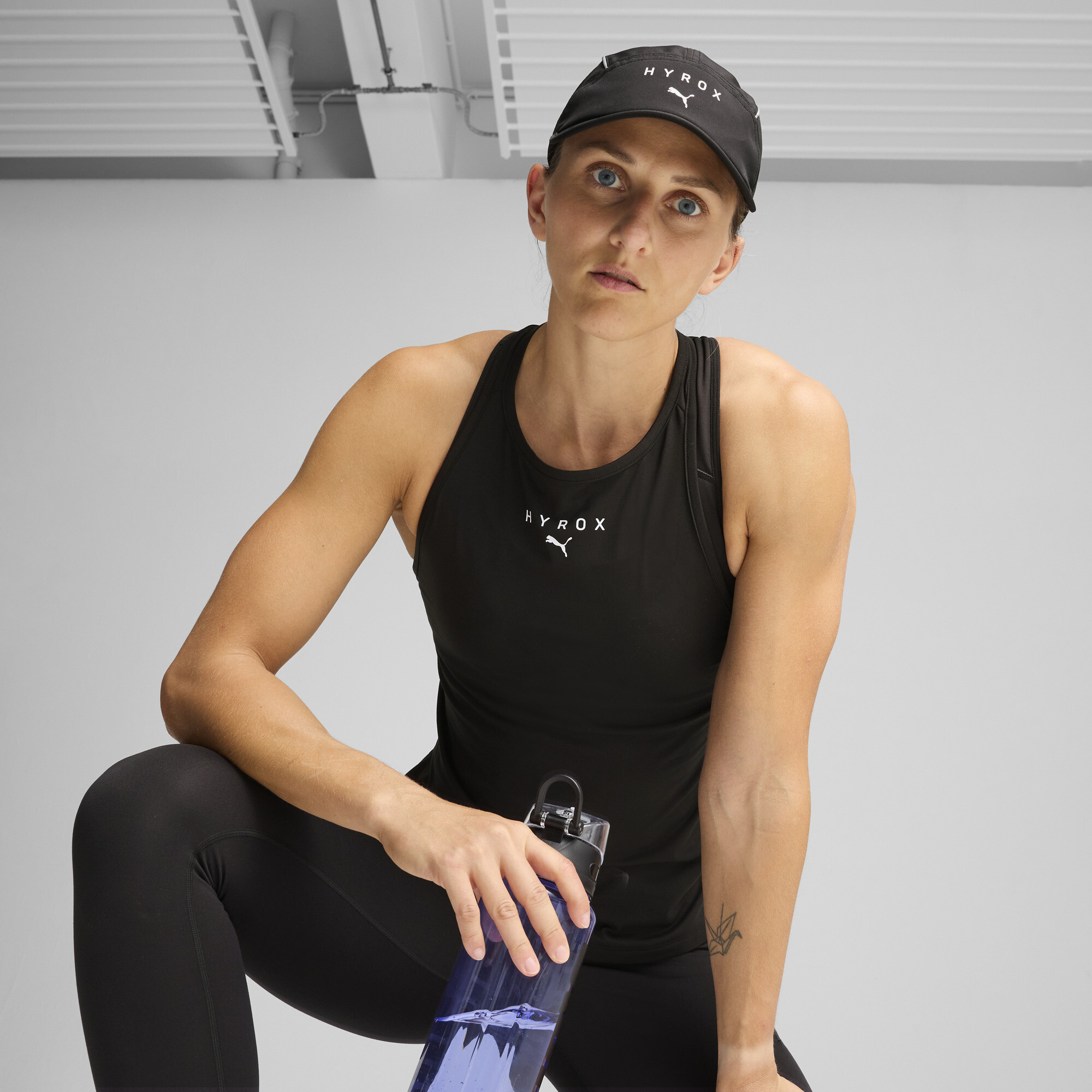 PUMA x HYROX pet met 5 panelen en korte klep, Zwart thumbnail 4