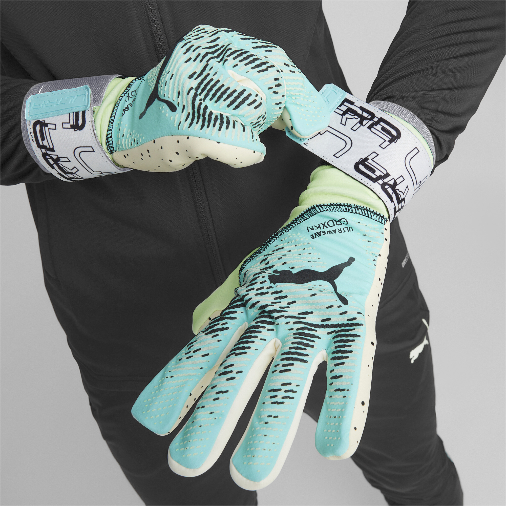 Puma ULTRA Ultimate 1 Negative Cut Football Goalkeeper's Gloves, Green, Size 9.5, Accessories