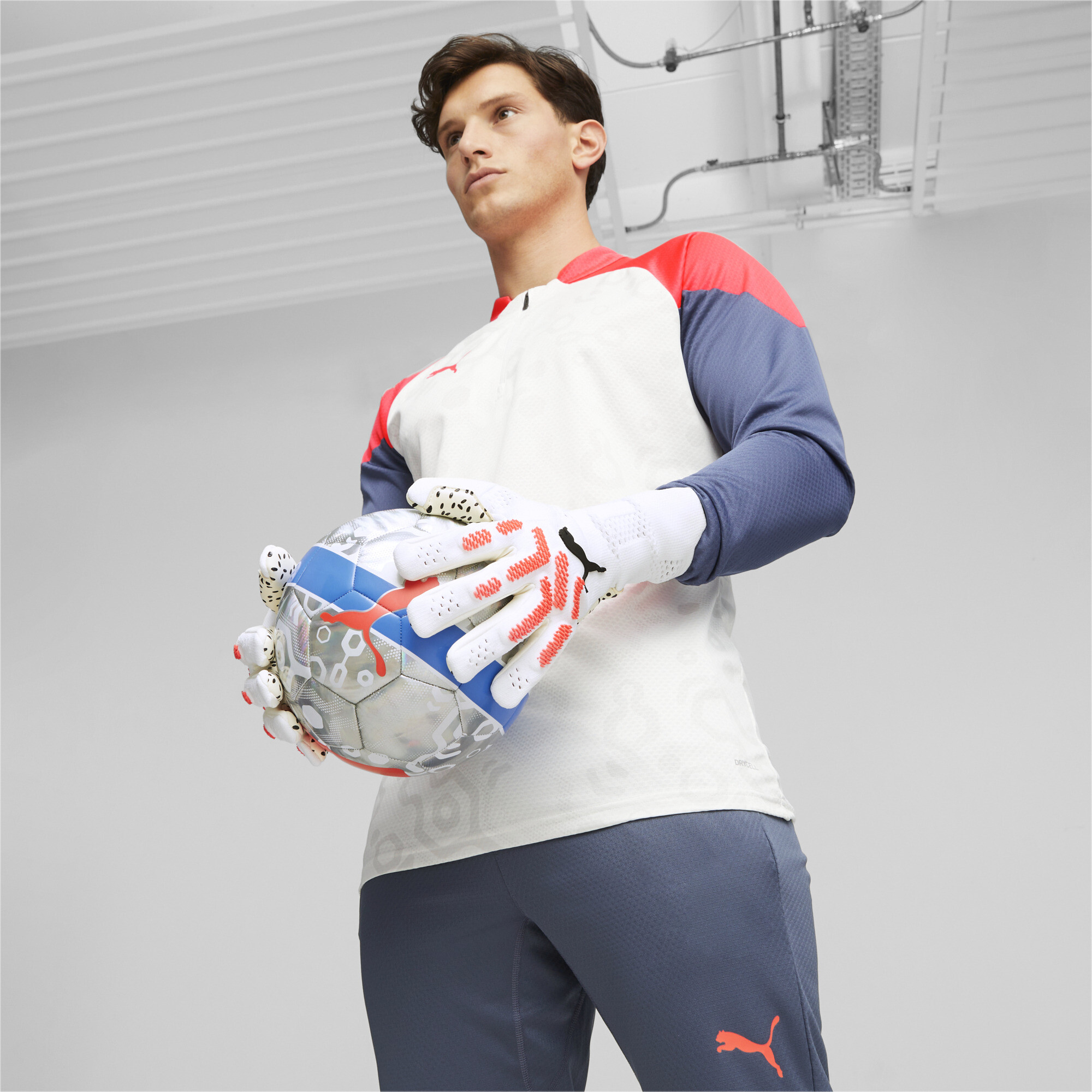 Men's Puma FUTURE Ultimate Negative Cut Football Goalkeeper Gloves, White, Size 7.5, Accessories