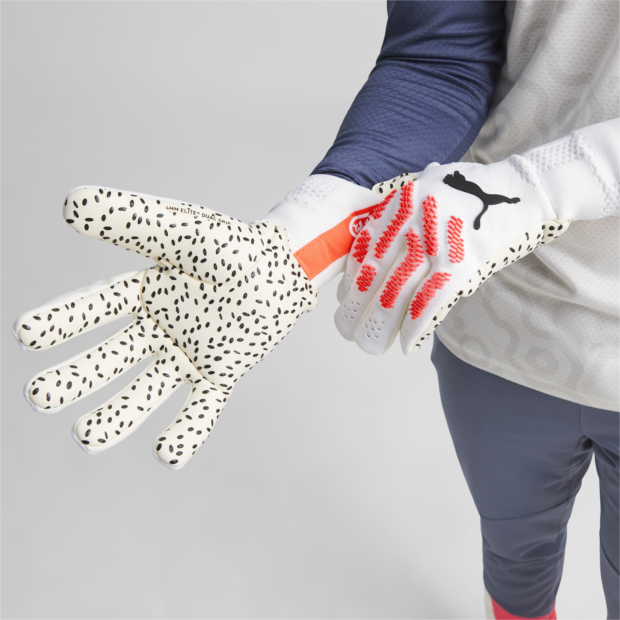 Men's Puma FUTURE Ultimate Negative Cut Football Goalkeeper Gloves, White, Size 8.5, Accessories