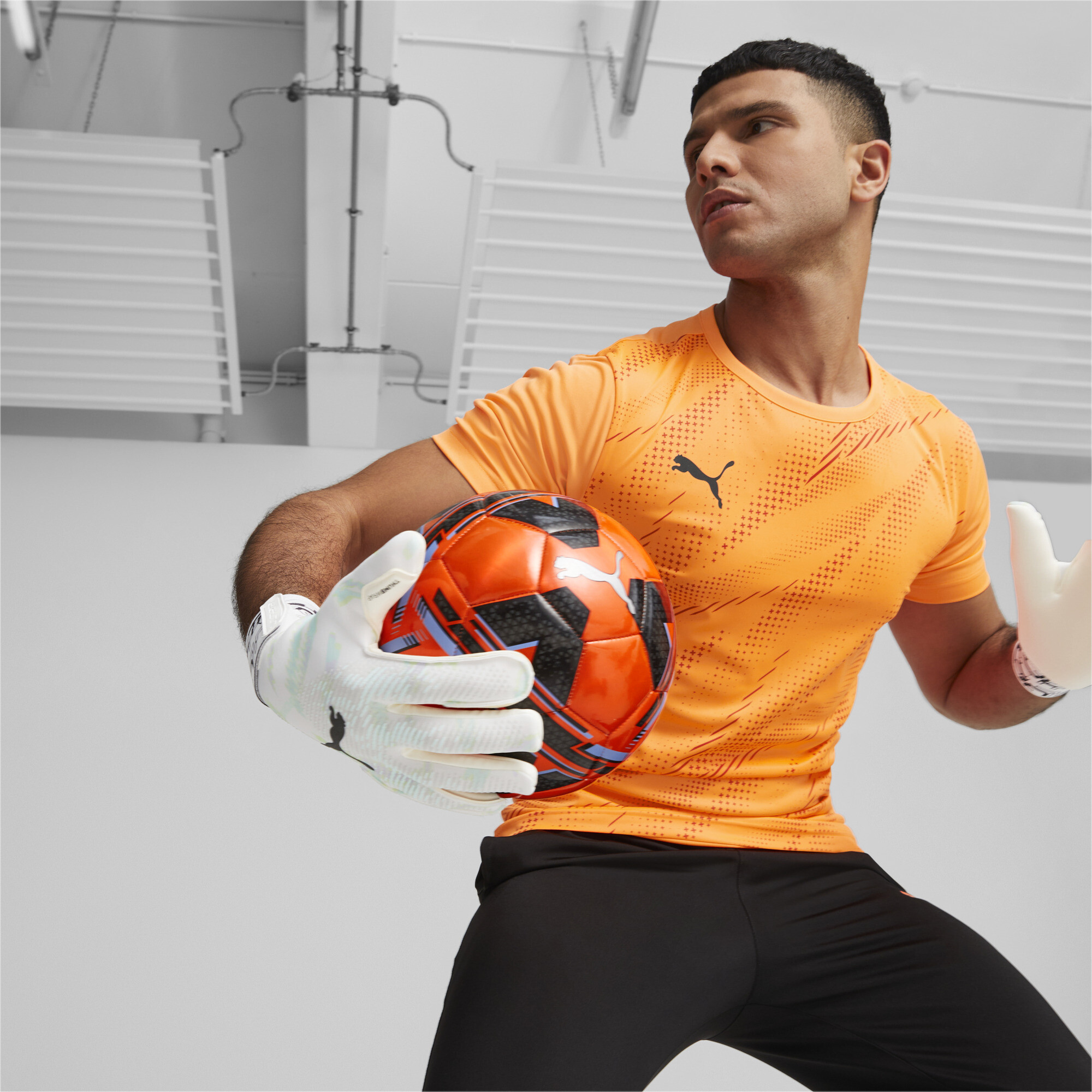 Men's Puma ULTRA Grip 1 Brilliance Hybrid Football Goalkeeper Gloves, White, Size 8, Accessories