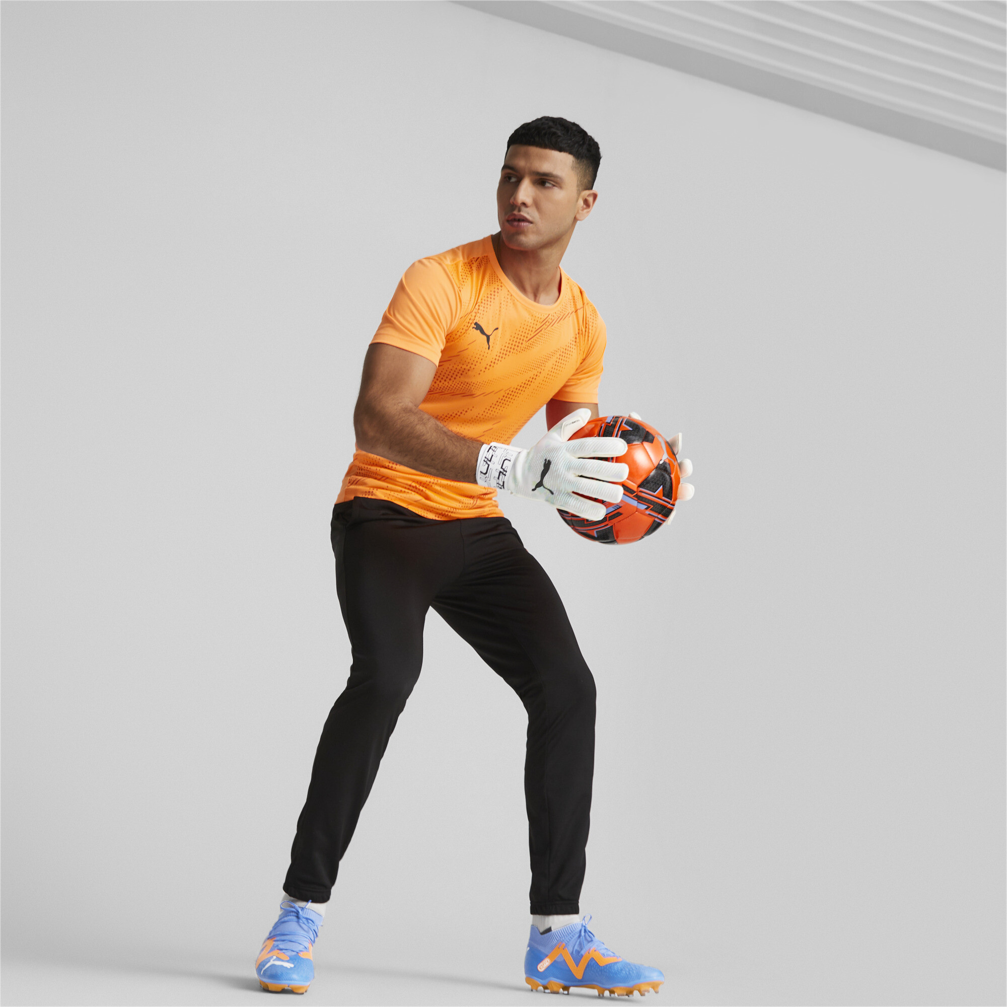 Men's Puma ULTRA Grip 1 Brilliance Hybrid Football Goalkeeper Gloves, White, Size 9.5, Accessories