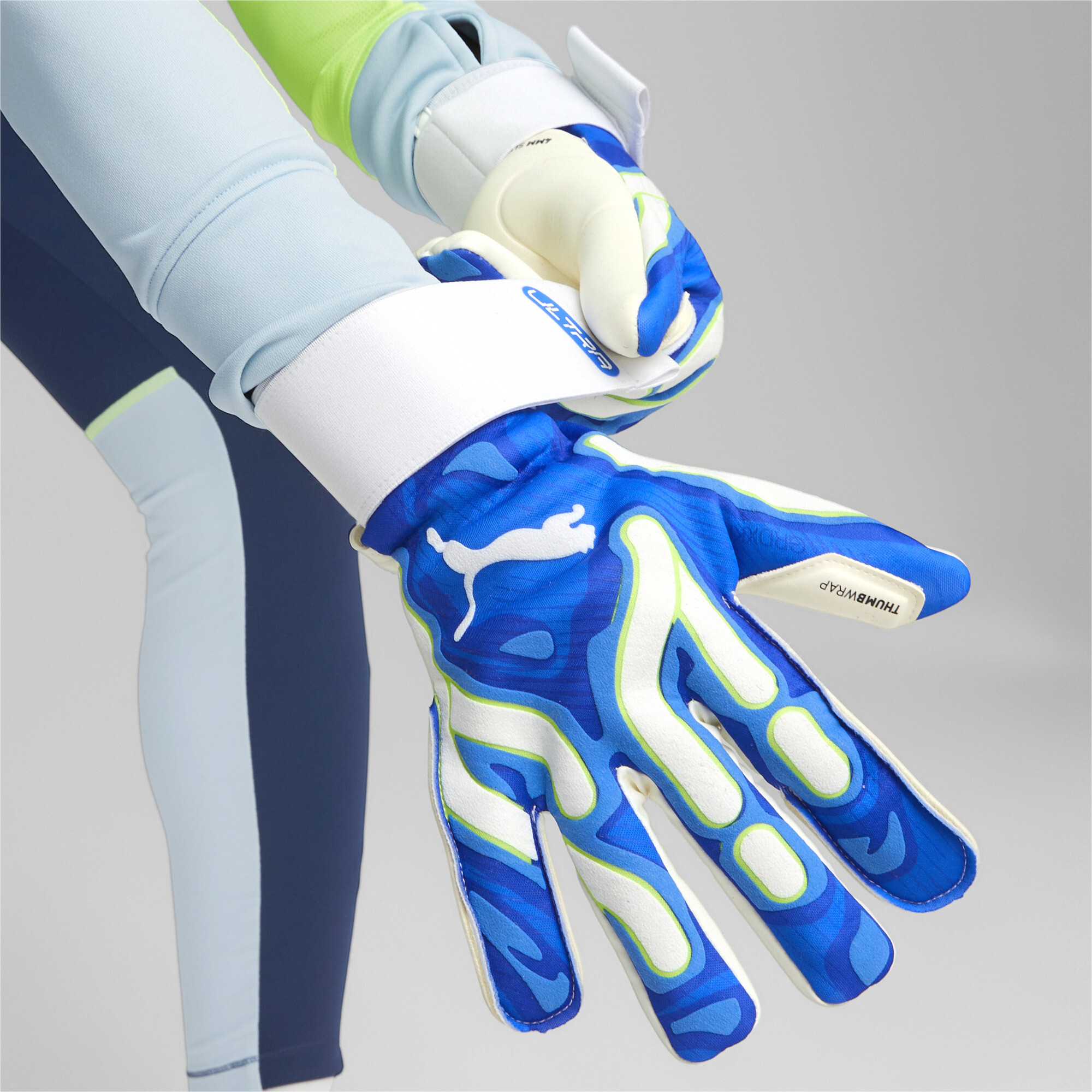 Men's PUMA ULTRA Ultimate Hybrid Goalkeeper Gloves In Blue, Size UK 8