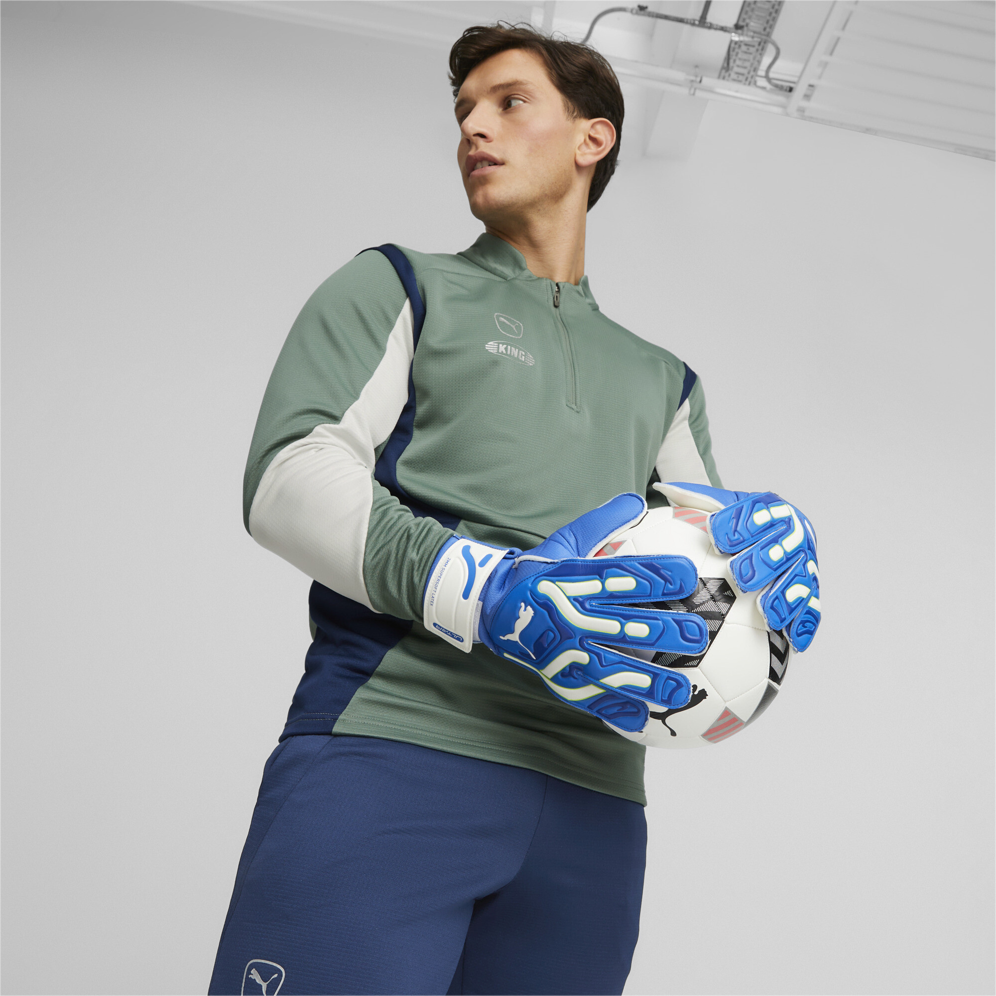 Puma ULTRA Play RC Goalkeeper Gloves, Blue, Size 4, Accessories