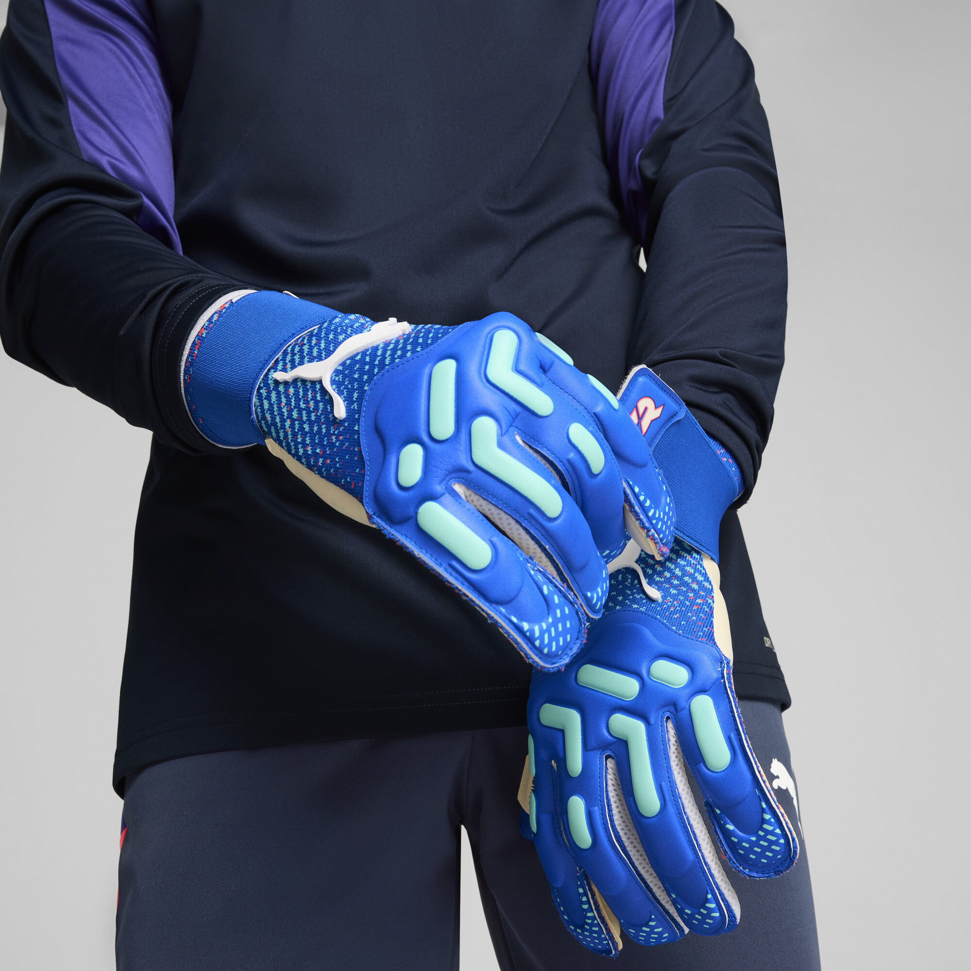 Puma FUTURE Pro Hybrid Goalkeeper Gloves, Blue, Size 8, Accessories