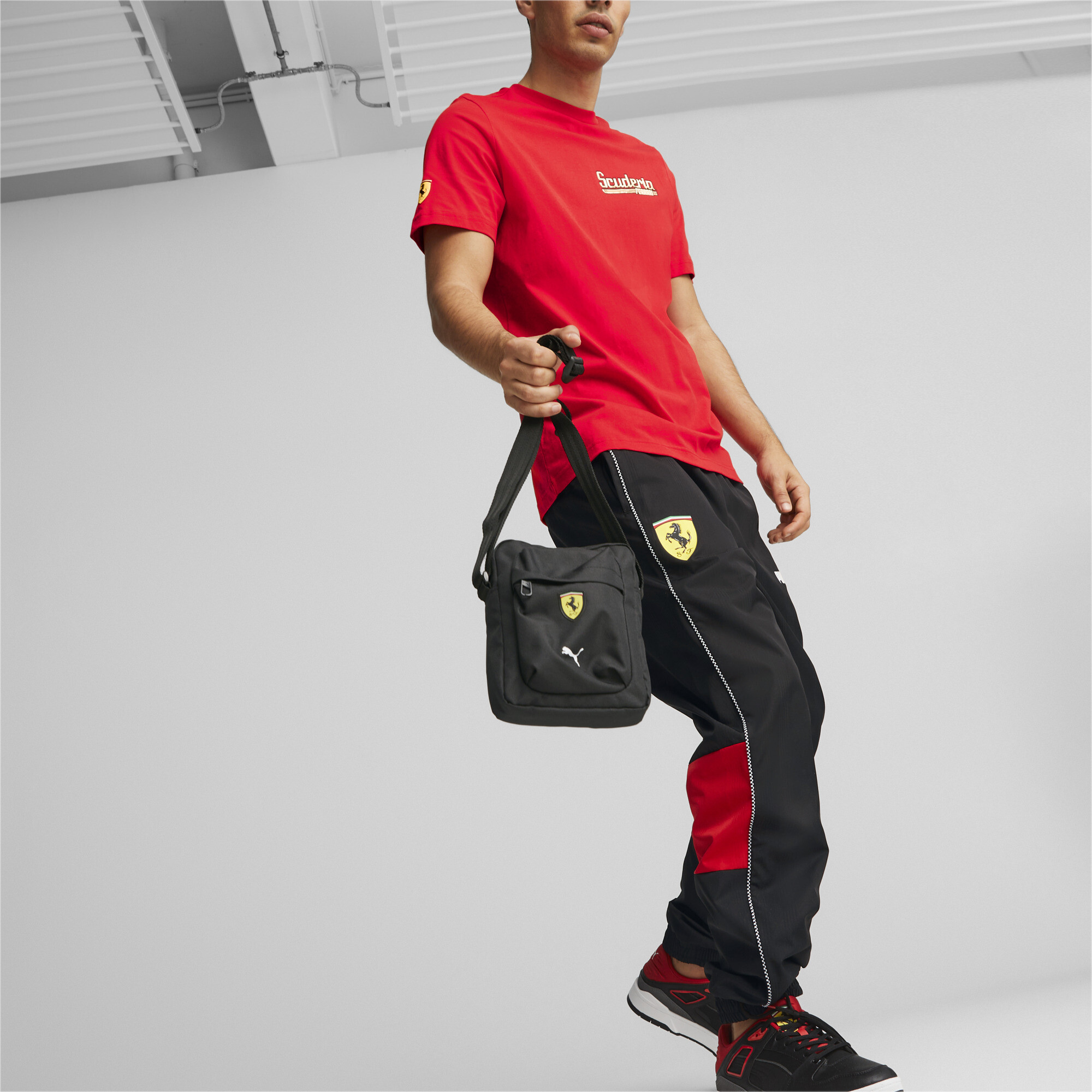 Men's PUMA Scuderia Ferrari SPTWR Race Portable Bag In 10 - Black