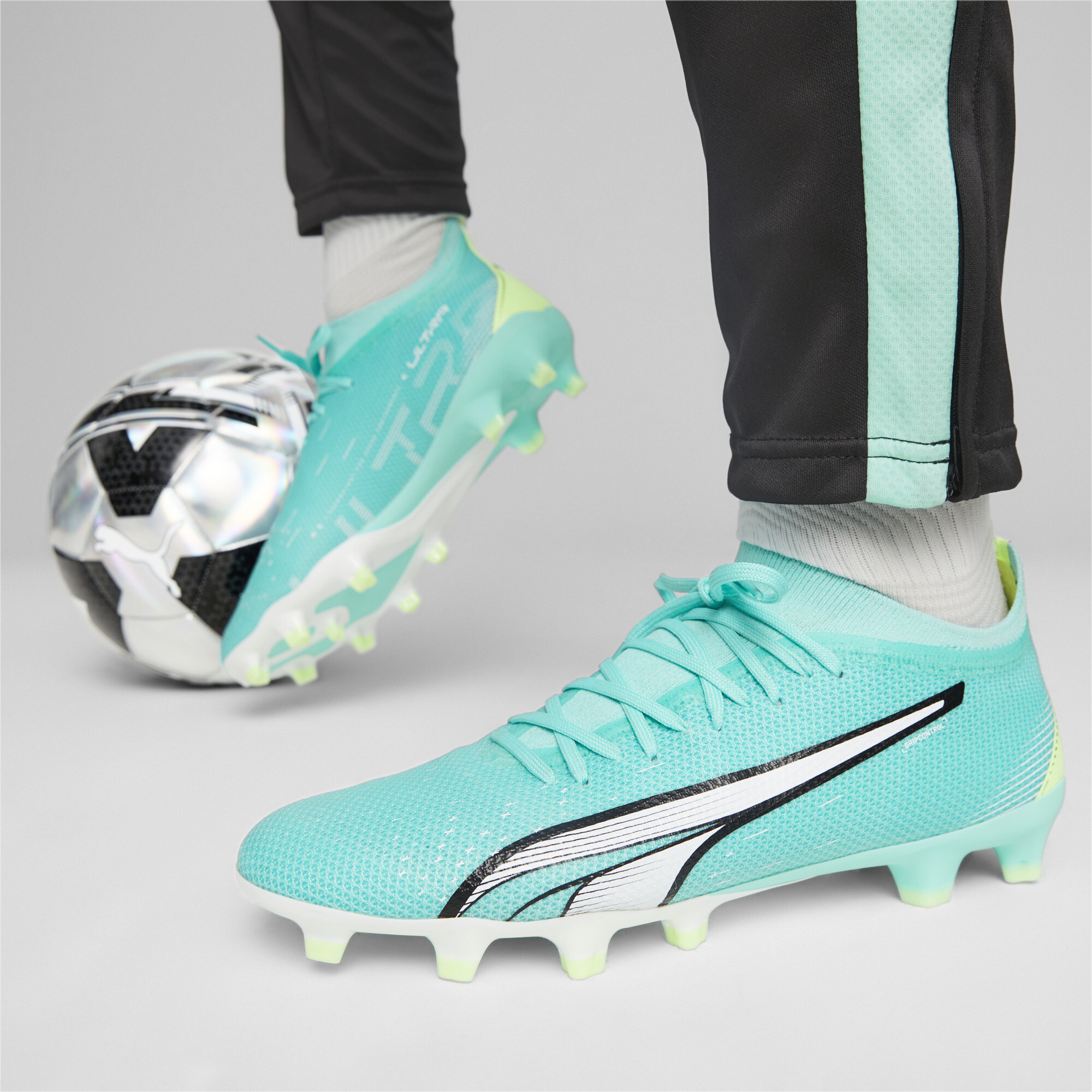 Men's PUMA ULTRA Match FG/AG Football Boots Men In Green, Size EU 44