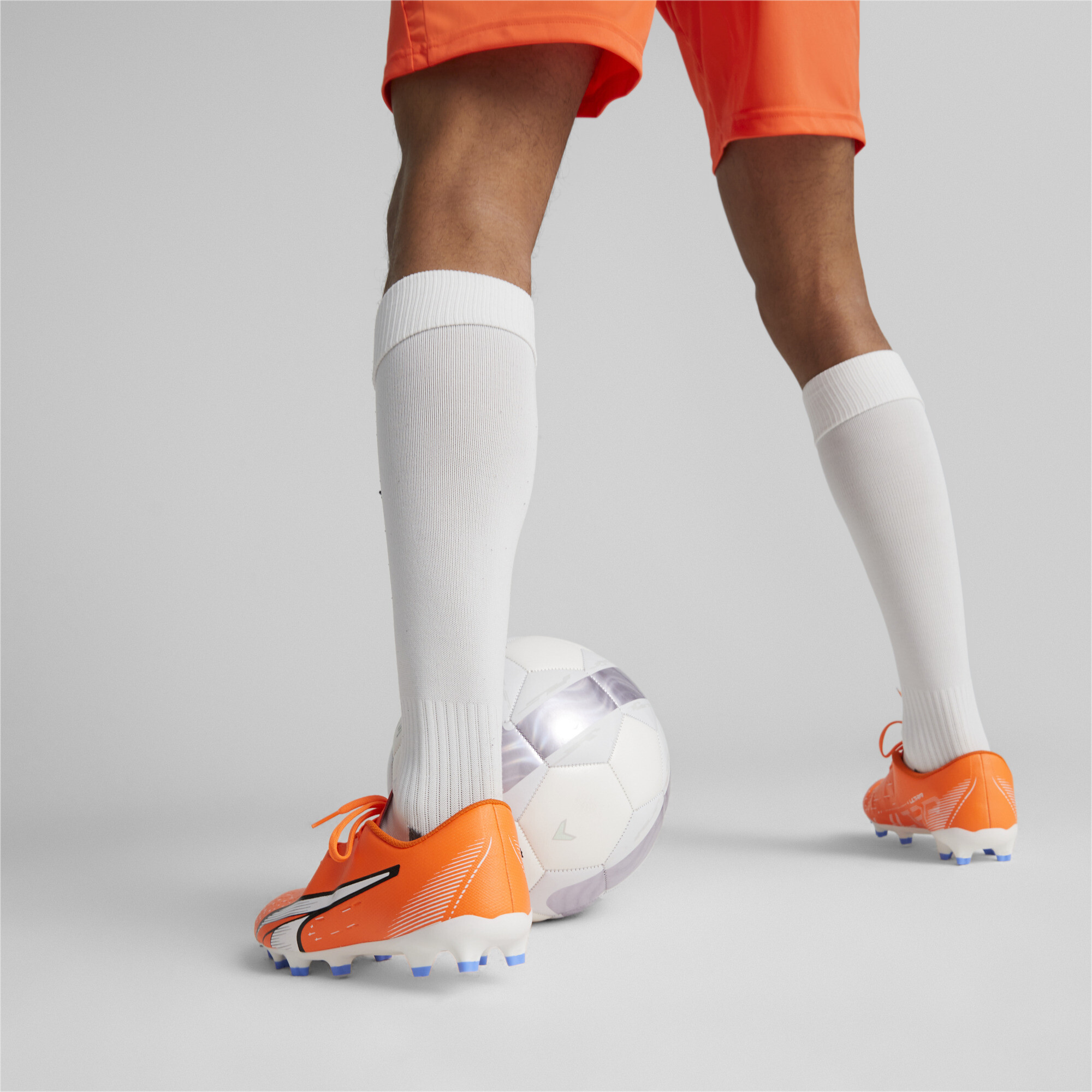 Men's PUMA ULTRA Play FG/AG Football Boots Men In Orange, Size EU 44