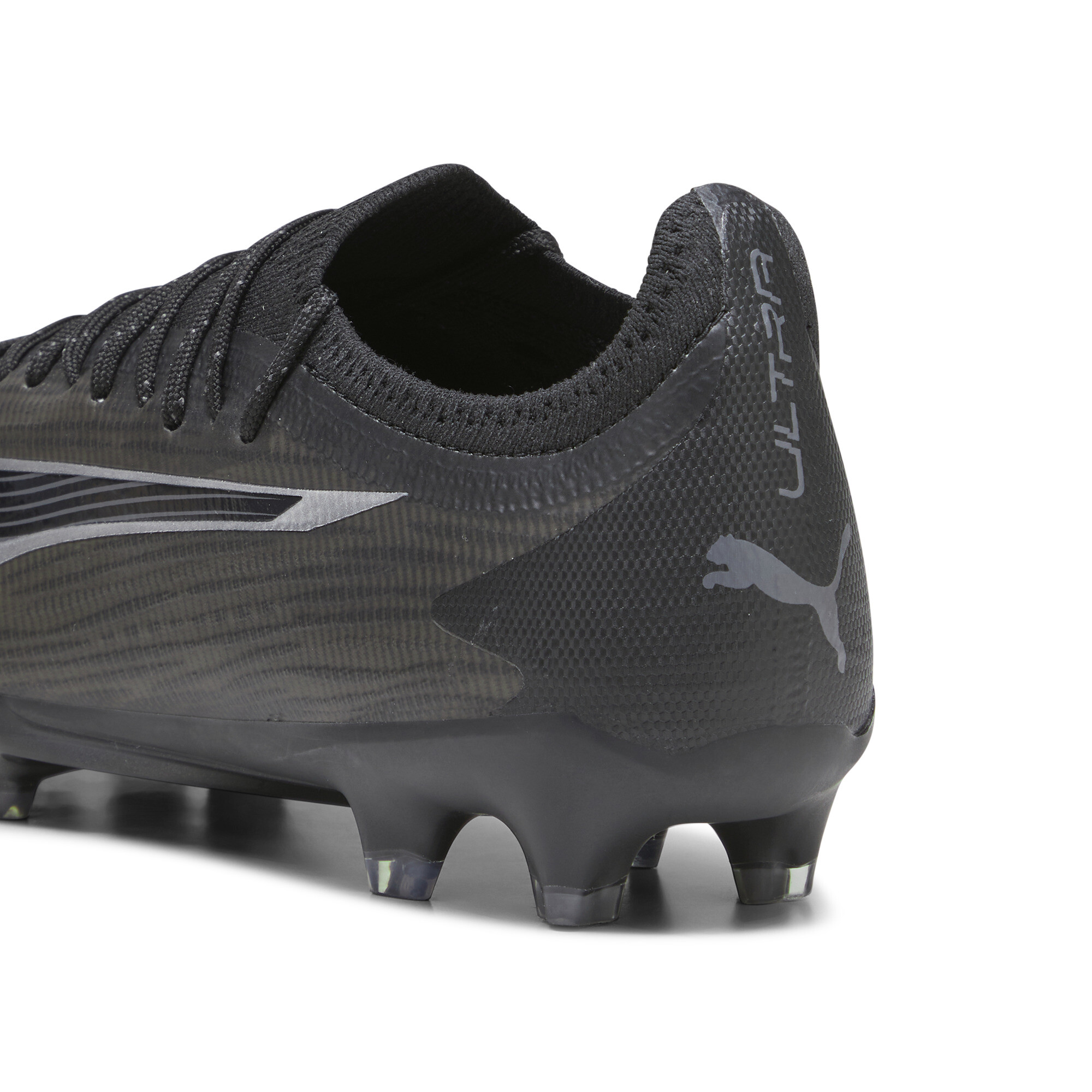 Men's PUMA ULTRA ULTIMATE FG/AG Football Boots In Black, Size EU 44