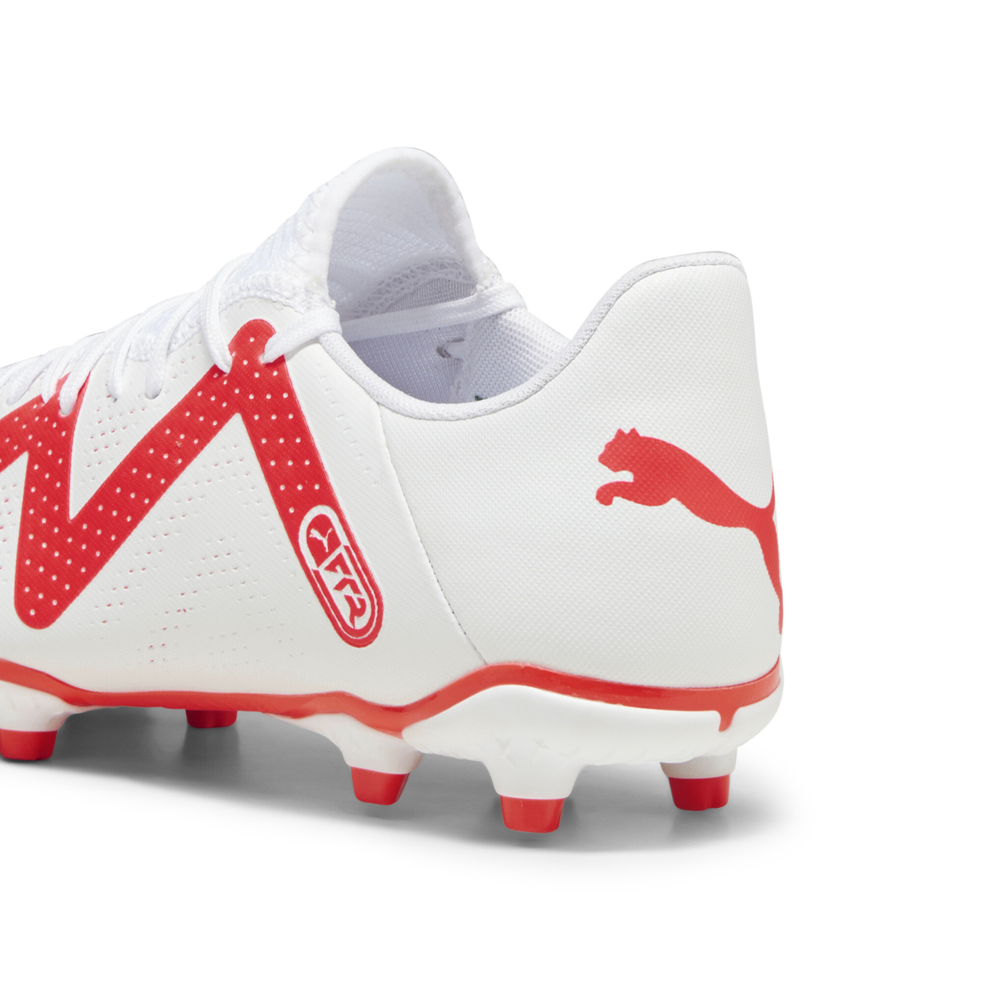 Men's PUMA FUTURE PLAY FG/AG Football Boots In White, Size EU 44