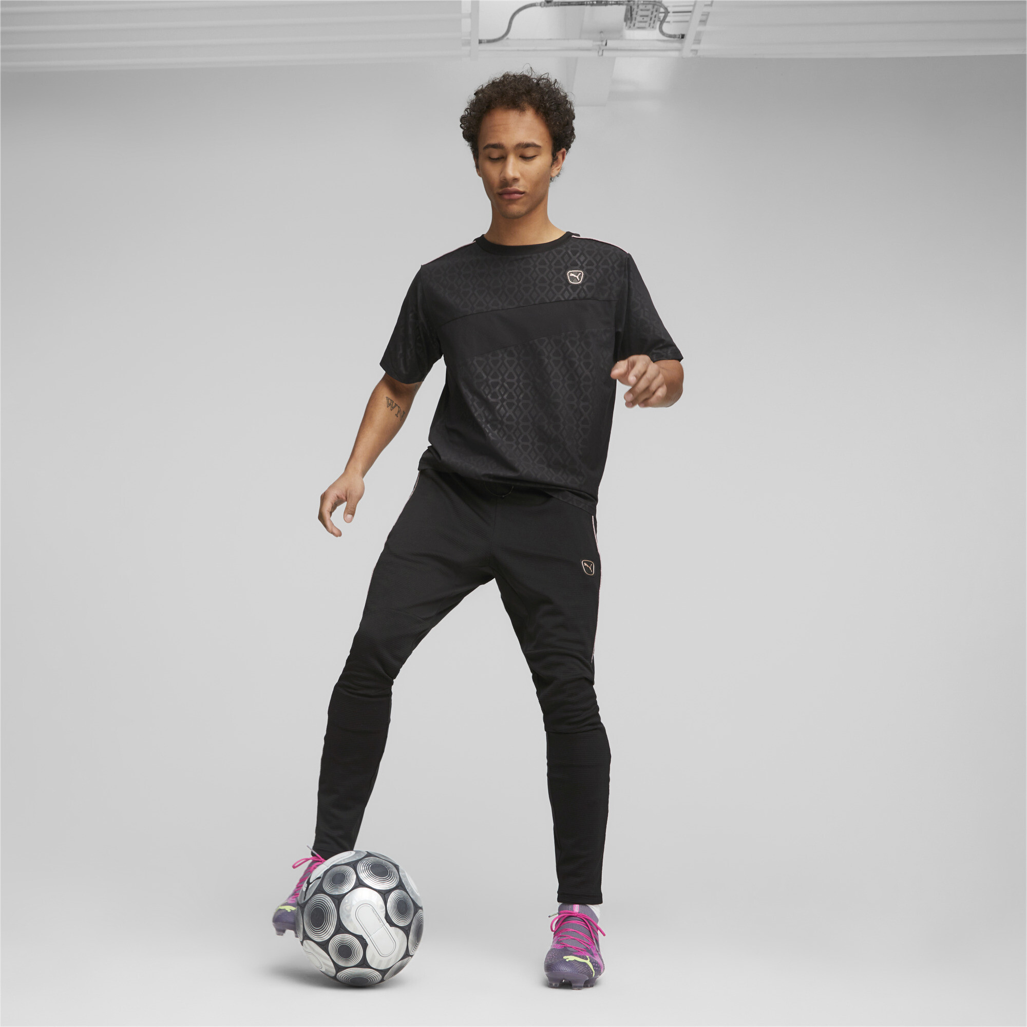 Puma FUTURE ULTIMATE FG/AG Goalkeeper Football Boots, Purple, Size 44.5, Shoes