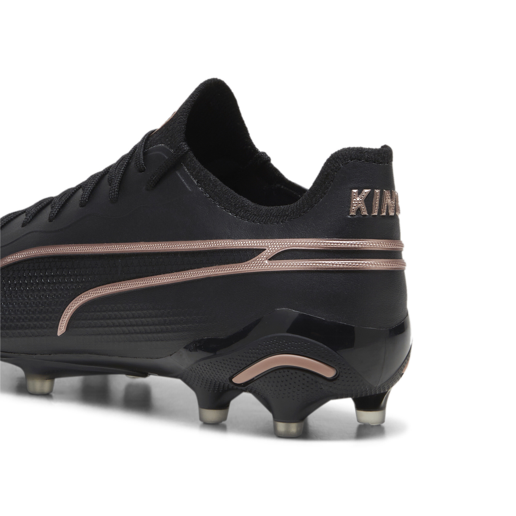 Men's PUMA KING ULTIMATE FG/AG Football Boots In Black, Size EU 46