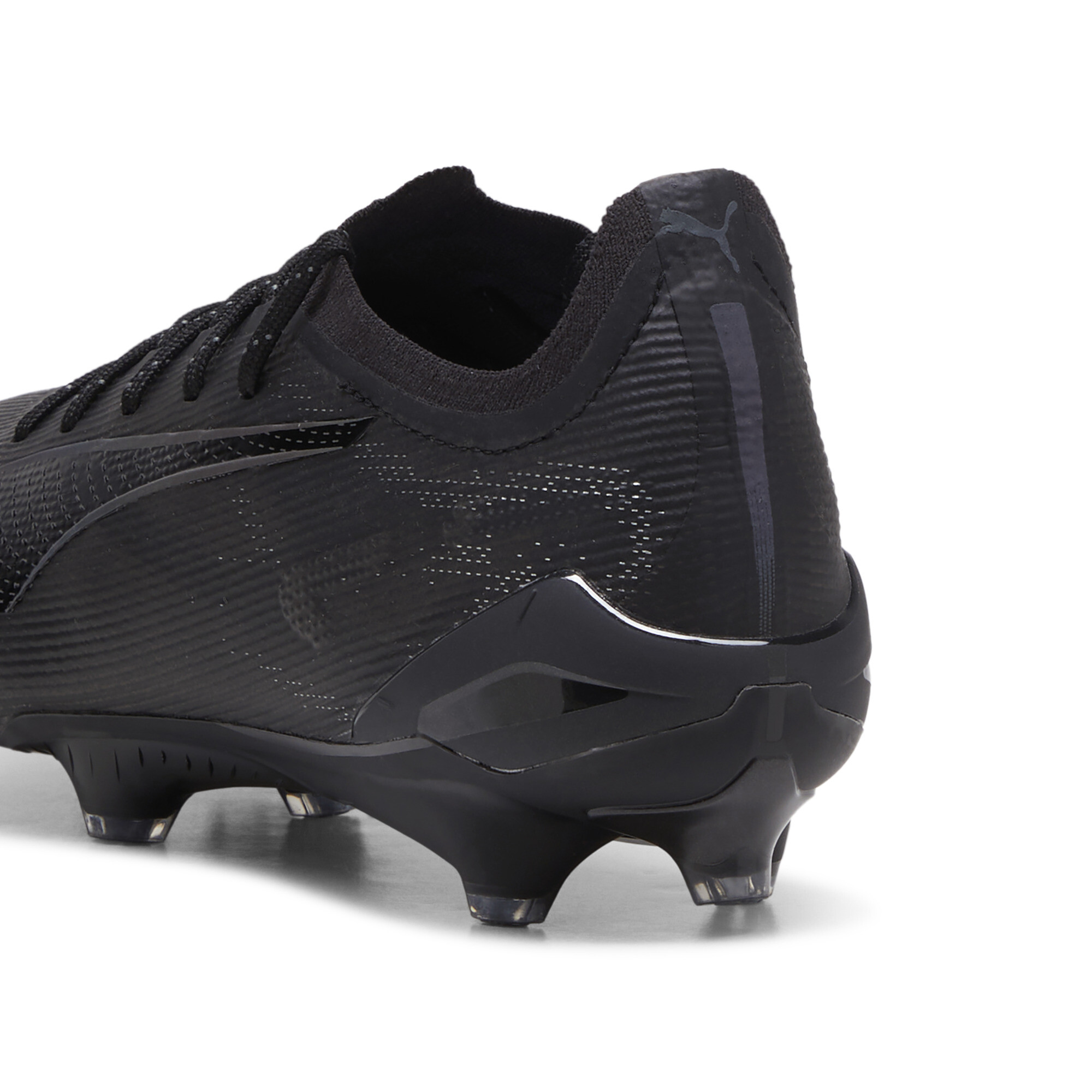 Men's PUMA ULTRA 5 ULTIMATE FG Football Boots In Black, Size EU 40.5