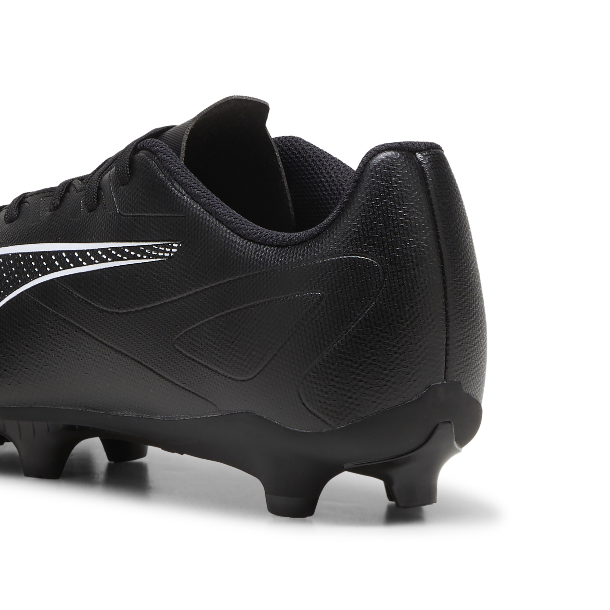 Men's PUMA ULTRA 5 PLAY FG/AG Football Boots In Black, Size EU 46