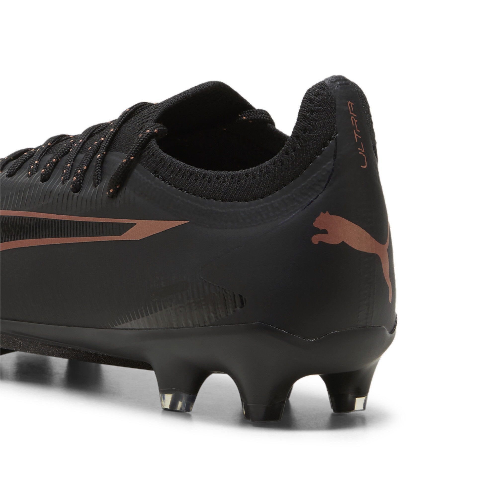 Men's PUMA ULTRA ULTIMATE FG/AG Football Boots In Black, Size EU 44.5