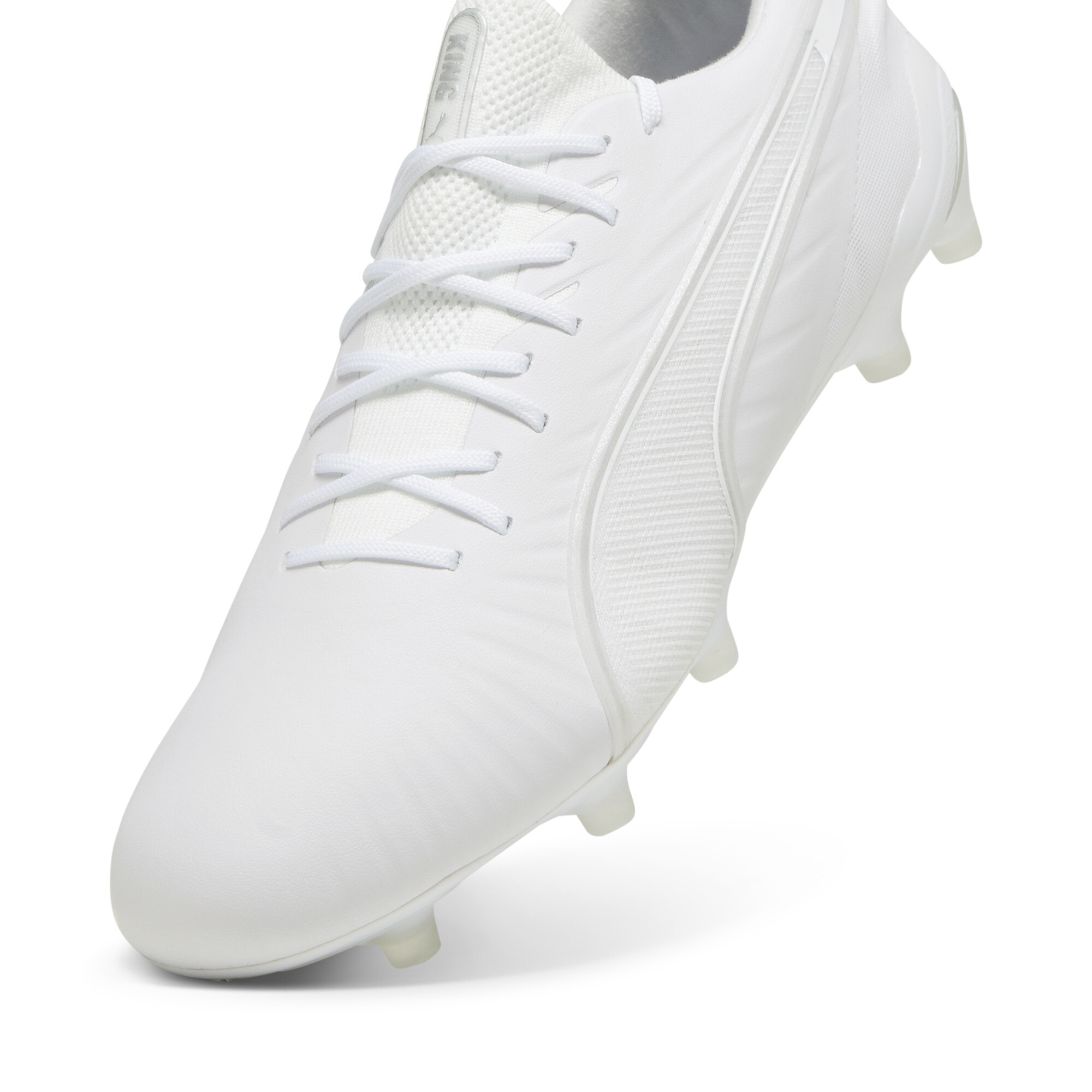 Men's PUMA KING ULTIMATE FG/AG Football Boots In White/Silver, Size EU 43