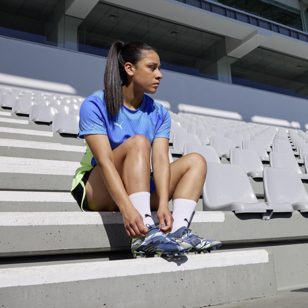 Tacos de futbol FUTURE 7 ULTIMATE FG/AG para mujer, Gray Skies-PUMA White-Fizzy Apple, large-MEX