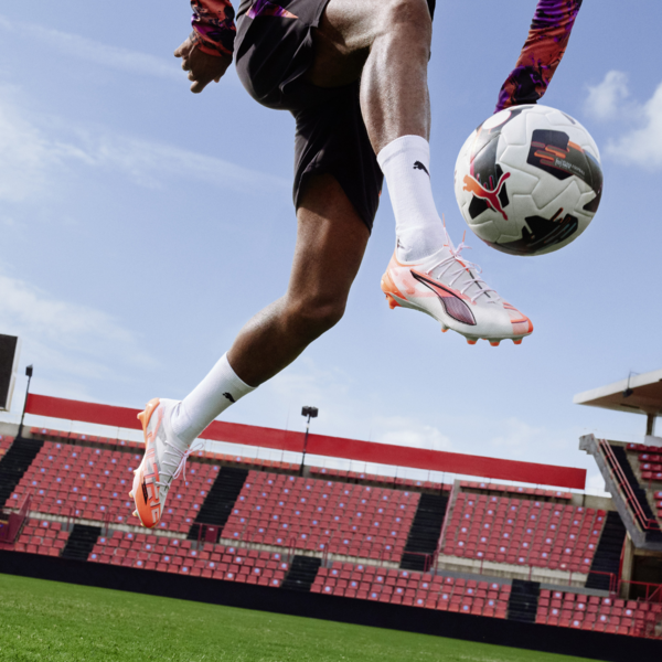 Botines de fútbol ULTRA 5 ULTIMATE FG, PUMA White-PUMA Black-Glowing Red, large-ARG