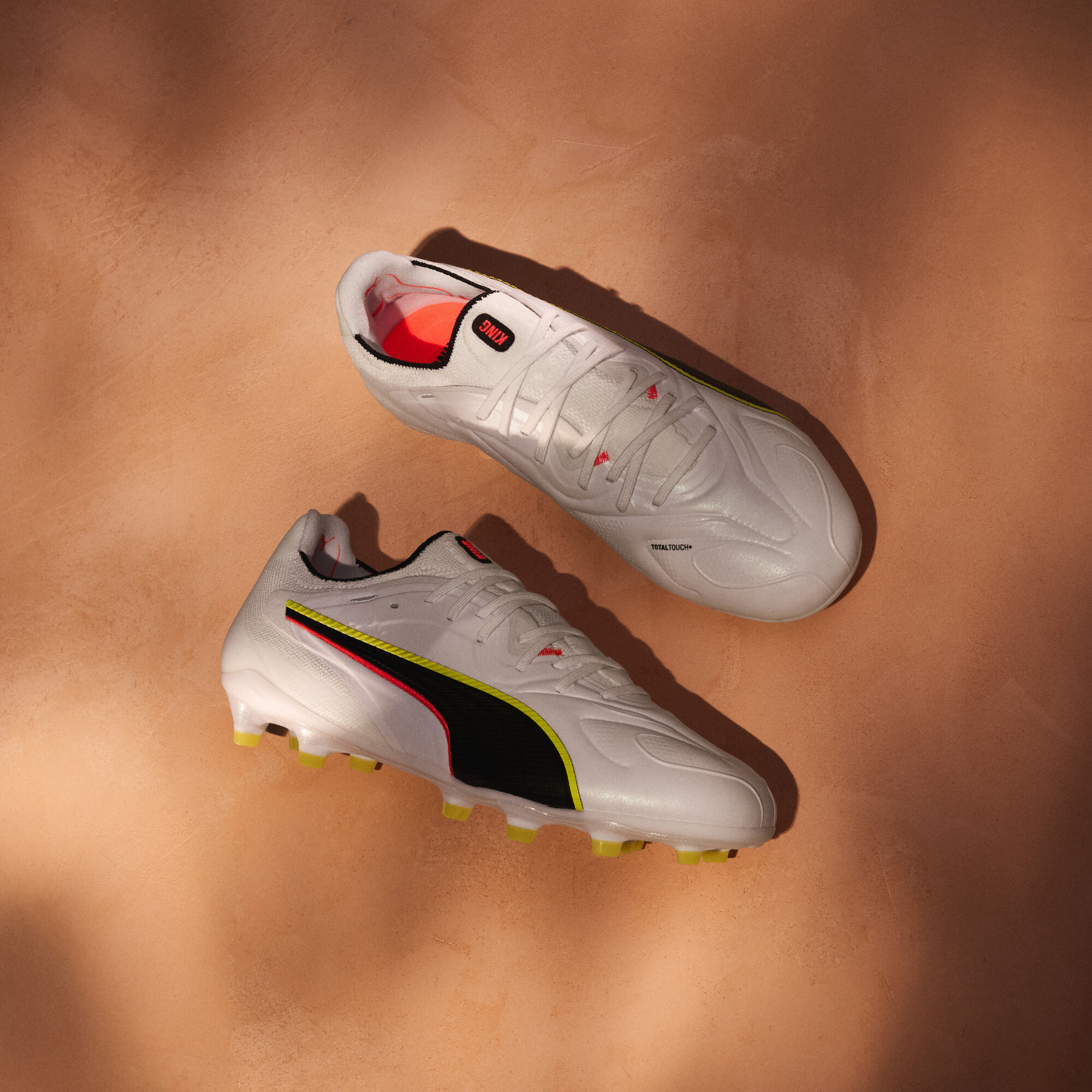 PUMA KING 20 ULTIMATE FG/AG uniseks voetbalschoenen, Rood/Geel/Wit, Maat 38,5 thumbnail 2