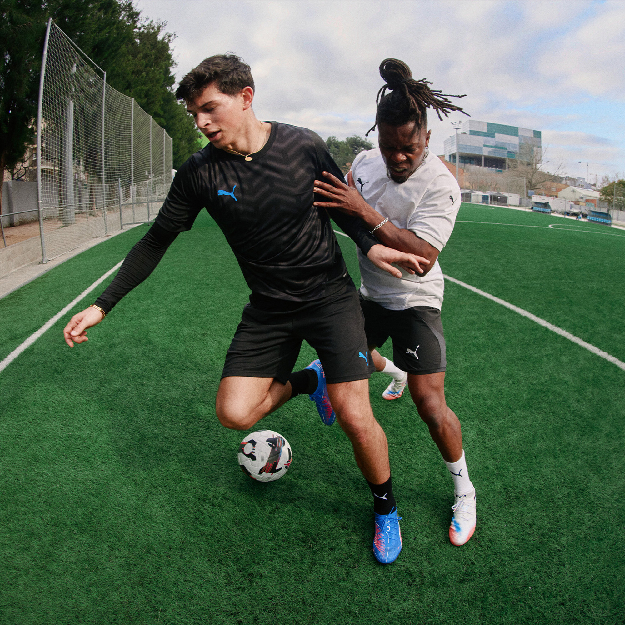 PUMA FUTURE 8 ULTIMATE AG uniseks voetbalschoenen, Zwart/Rood/Wit, Maat 39 thumbnail 2