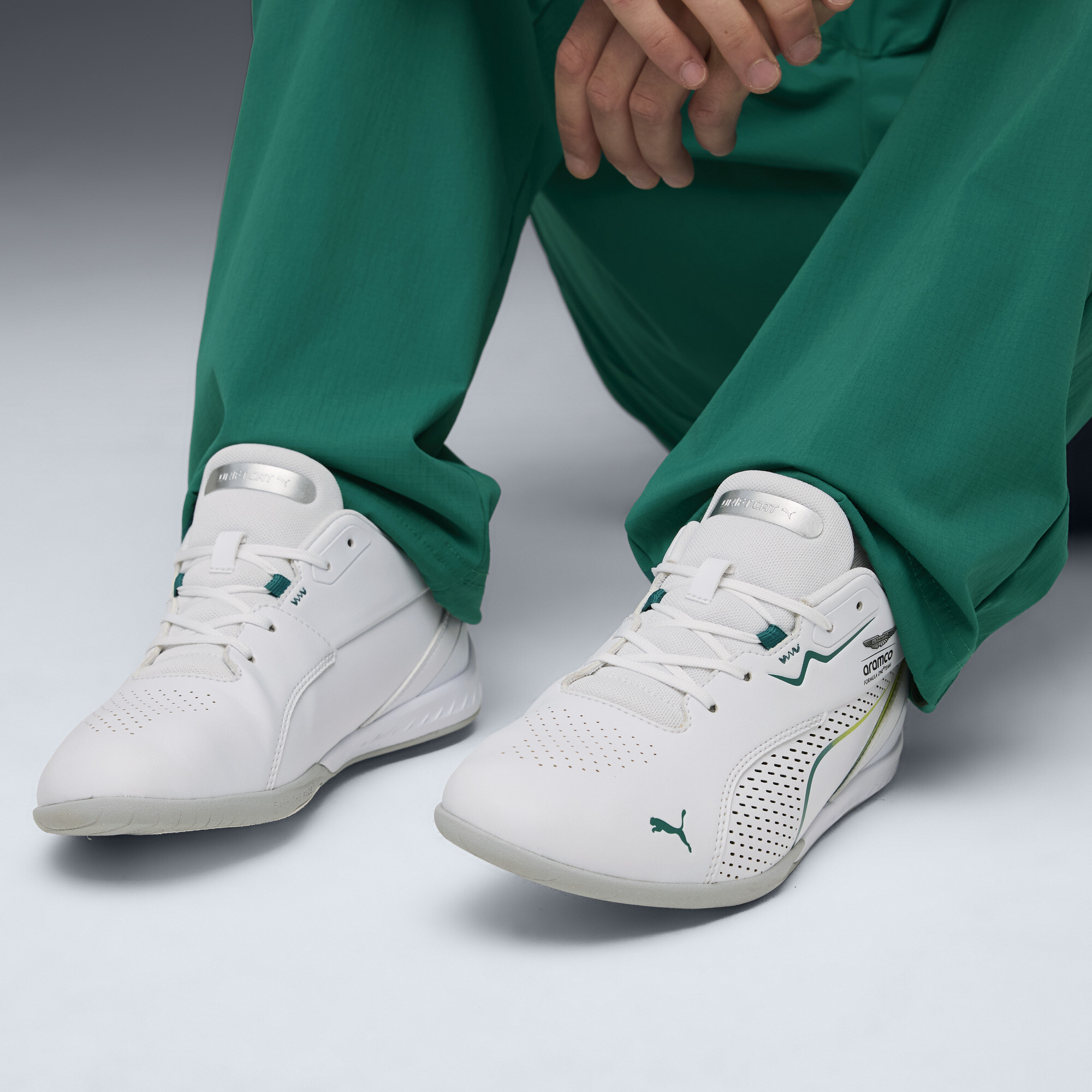 PUMA x ASTON MARTIN ARAMCO F1Â® TEAM Drift Cat 11 uniseks sneakers, Groen/Wit, Maat 45 thumbnail 8