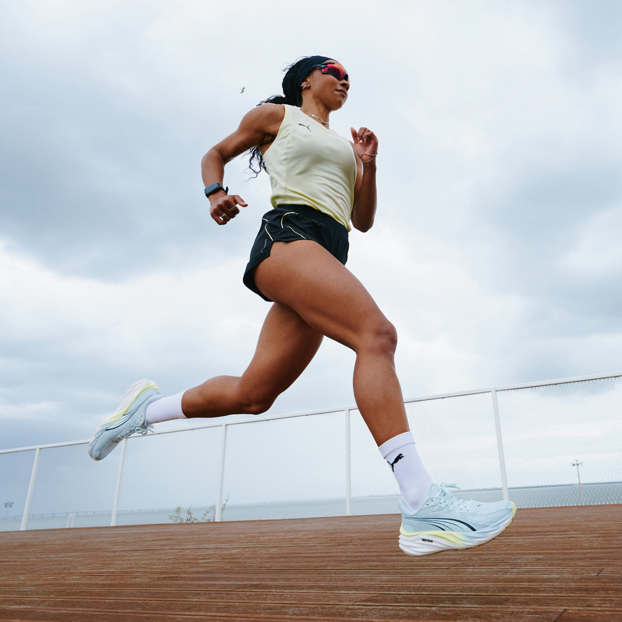 PUMA Velocity NITROâ¢ 4 hardloopschoenen voor Dames, Goud, Maat 36 thumbnail 2