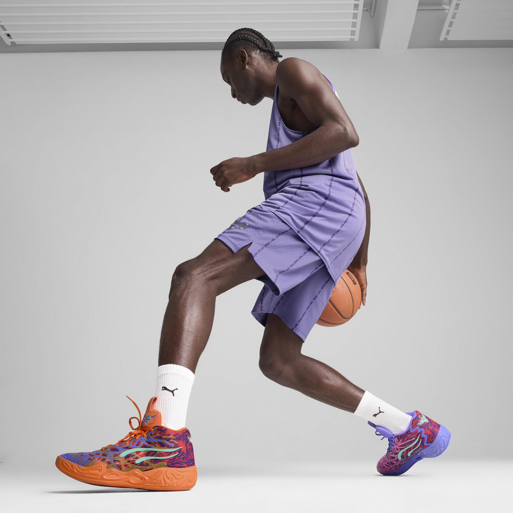 PUMA MB.04 Creativity uniseks basketbalschoenen, Roze/Oranje, Maat 49,5 thumbnail 8