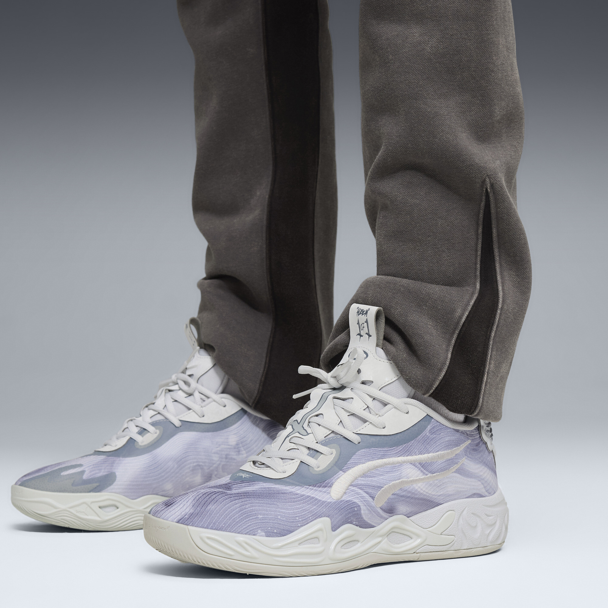 PUMA MB.04 Lo Team uniseks basketbalschoenen, Grijs, Maat 42 thumbnail 9