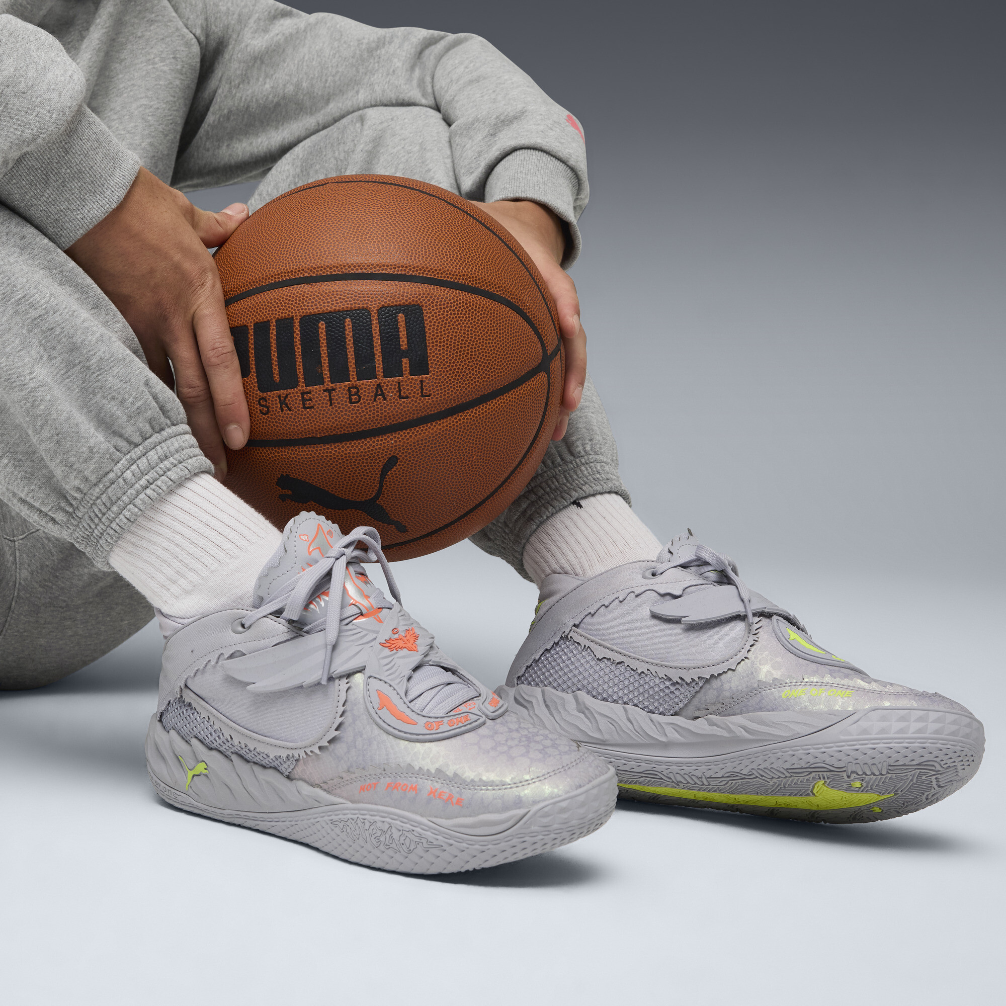 PUMA MB.05 Metallic uniseks basketbalschoenen, Rood/Geel/Zilver, Maat 48 thumbnail 9