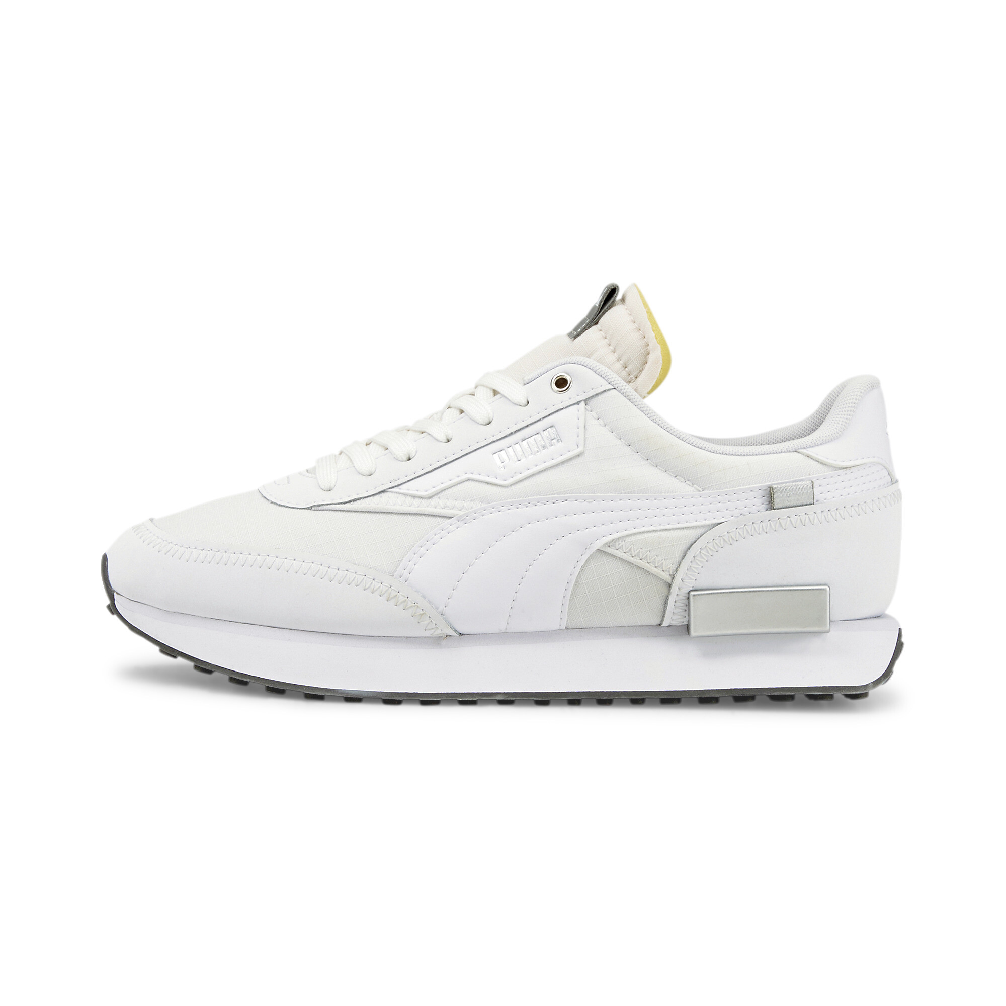 white puma gym shoes