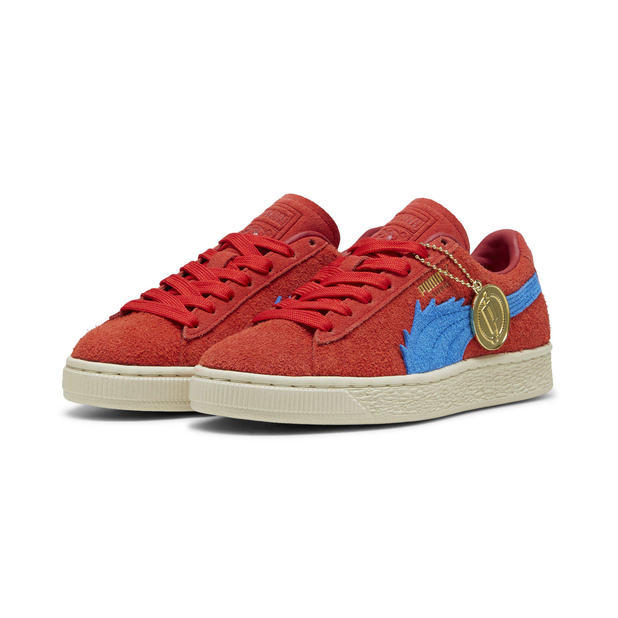 商品情報アニメとスポーツの世界が、ストリートウェアスタイルで融合したPUMA x ONE PIECEコレクション。プーマのアイコニックスニーカーであるスウェードに、新四皇の一人である「千両道化のバギー