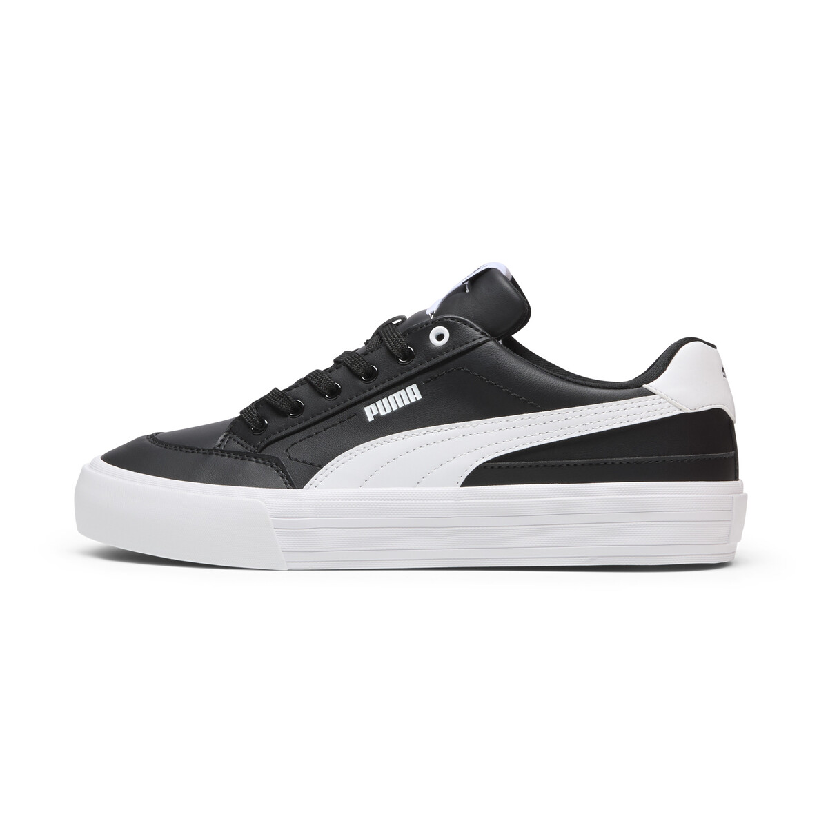 Court Classic Vulcanised Sneakers Unisex in Black/White by PUMA, UK 3