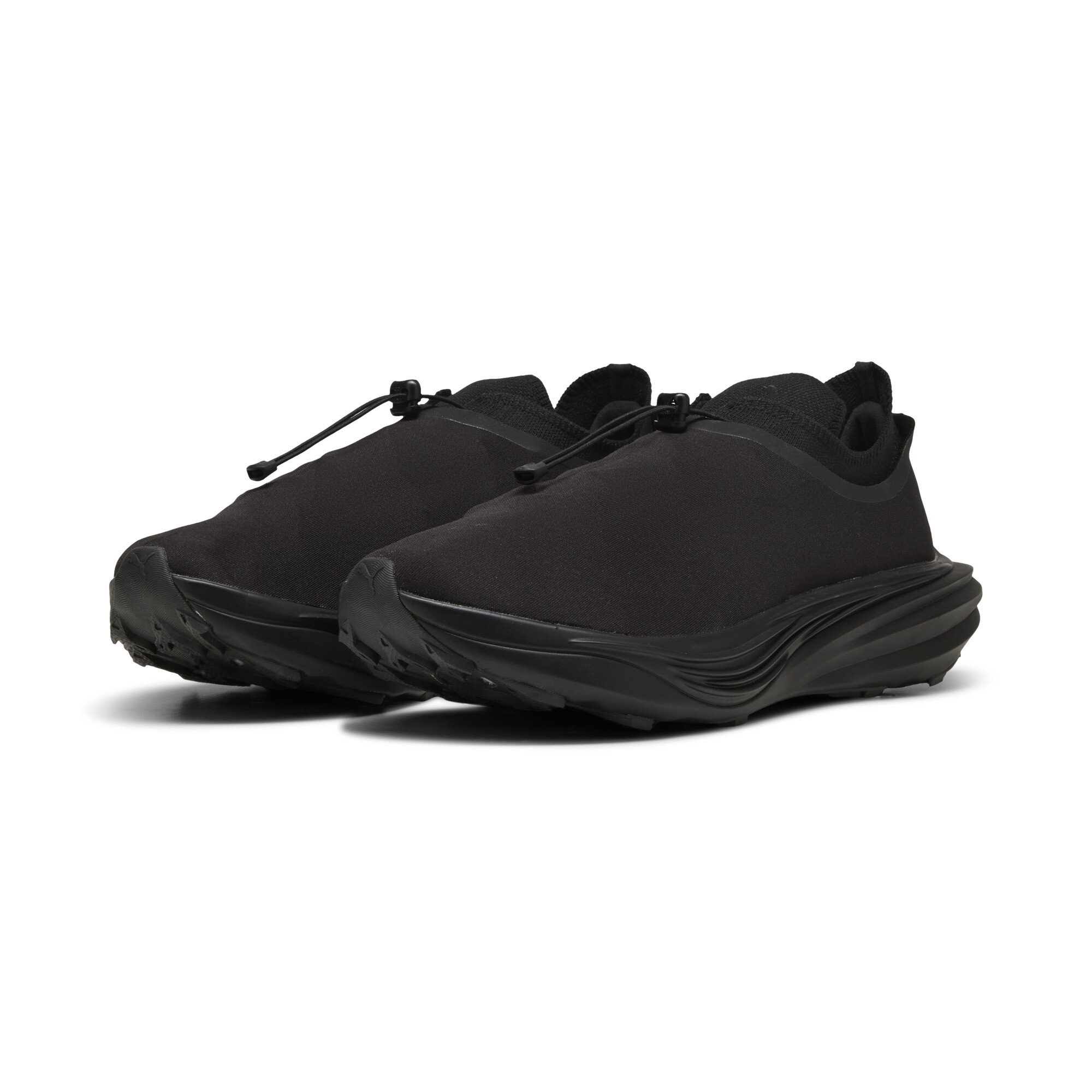 商品情報PUMA x HELIOT EMILコレクションより、ディヴィエイトニトロエリートが登場。トレイルランニングとファッションを融合させた先進的なアイテムです。プーマのスポーツブランドとしてのパフ