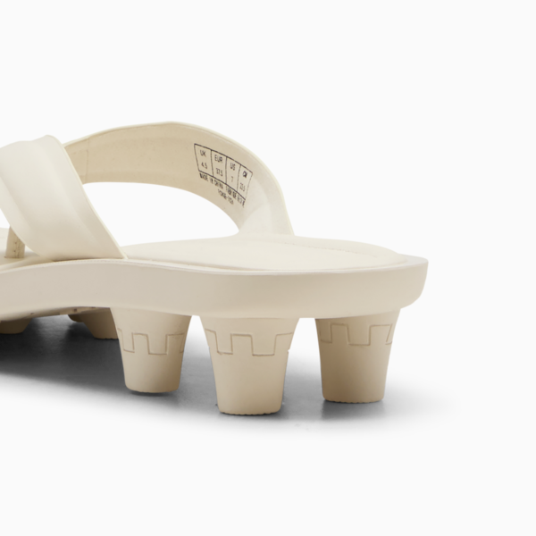 Sandalias FENTY x PUMA Cat Cleat para mujer, Alpine Snow-PUMA Gold, large-MEX