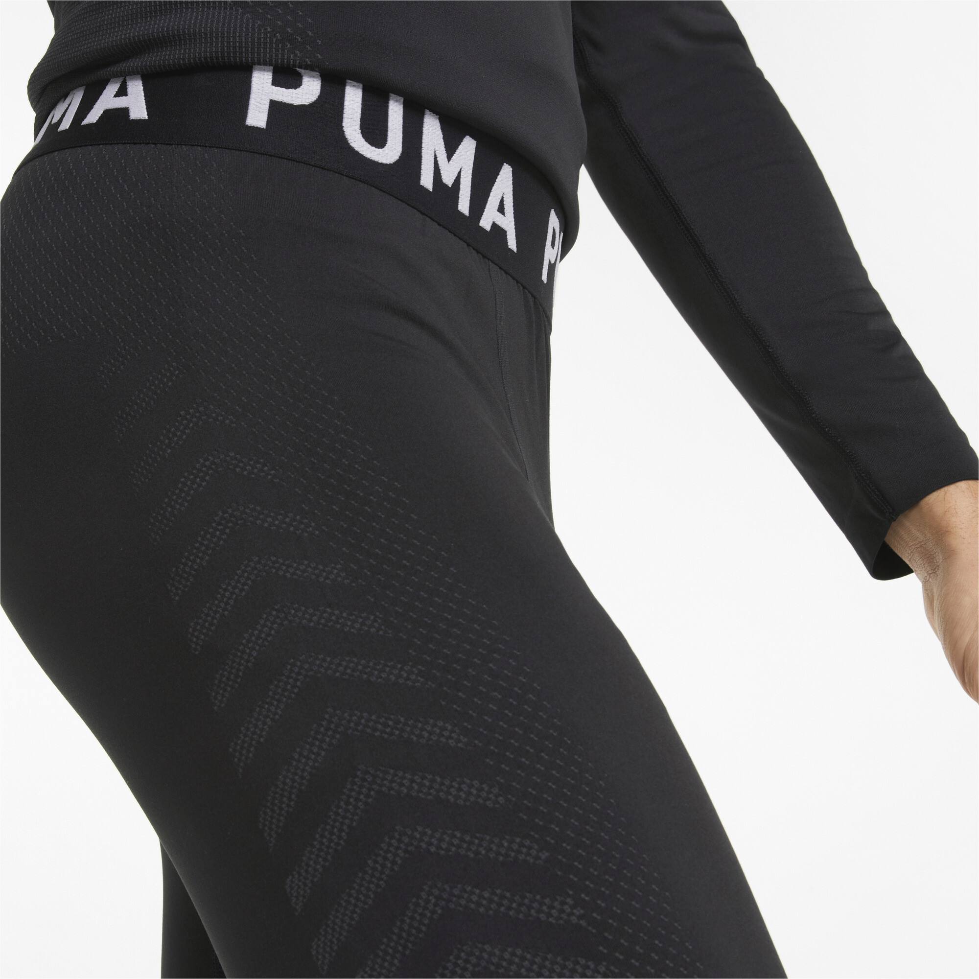 Men's PUMA FORMKNIT SEAMLESS Long Training Tights In Black, Size Large