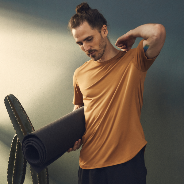 Studio Mesh Training Tee Men, Desert Tan, large-ZAF