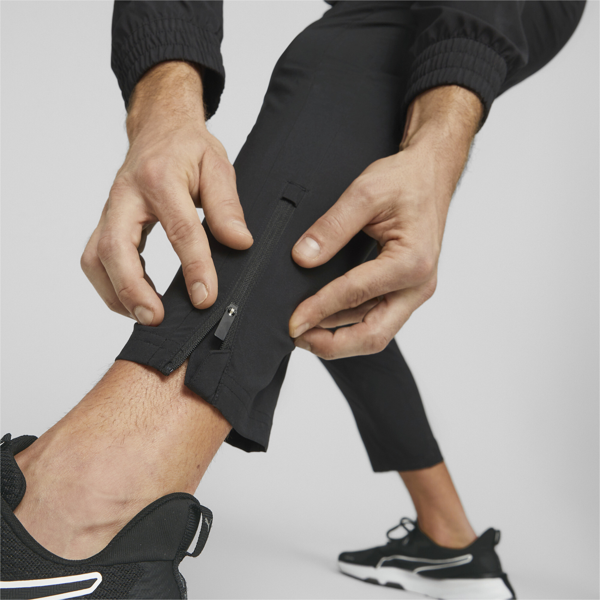 Men's PUMA Fit Woven Training Jogger Men In Black, Size Large