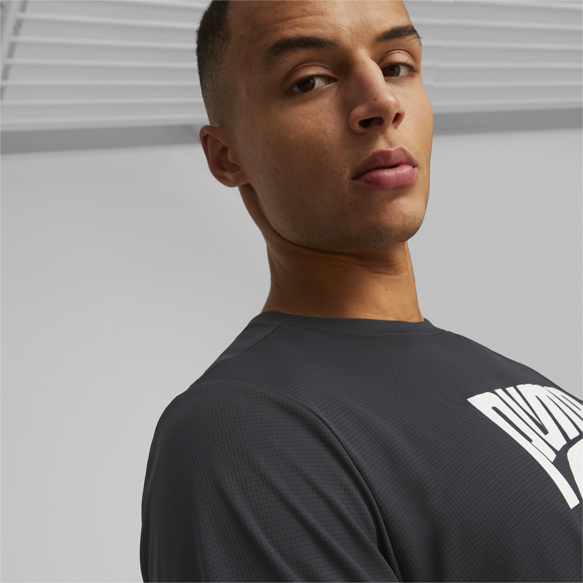 Men's PUMA RUN FAVOURITE Short Sleeve Graphic Running T-Shirt Men In Black, Size XS