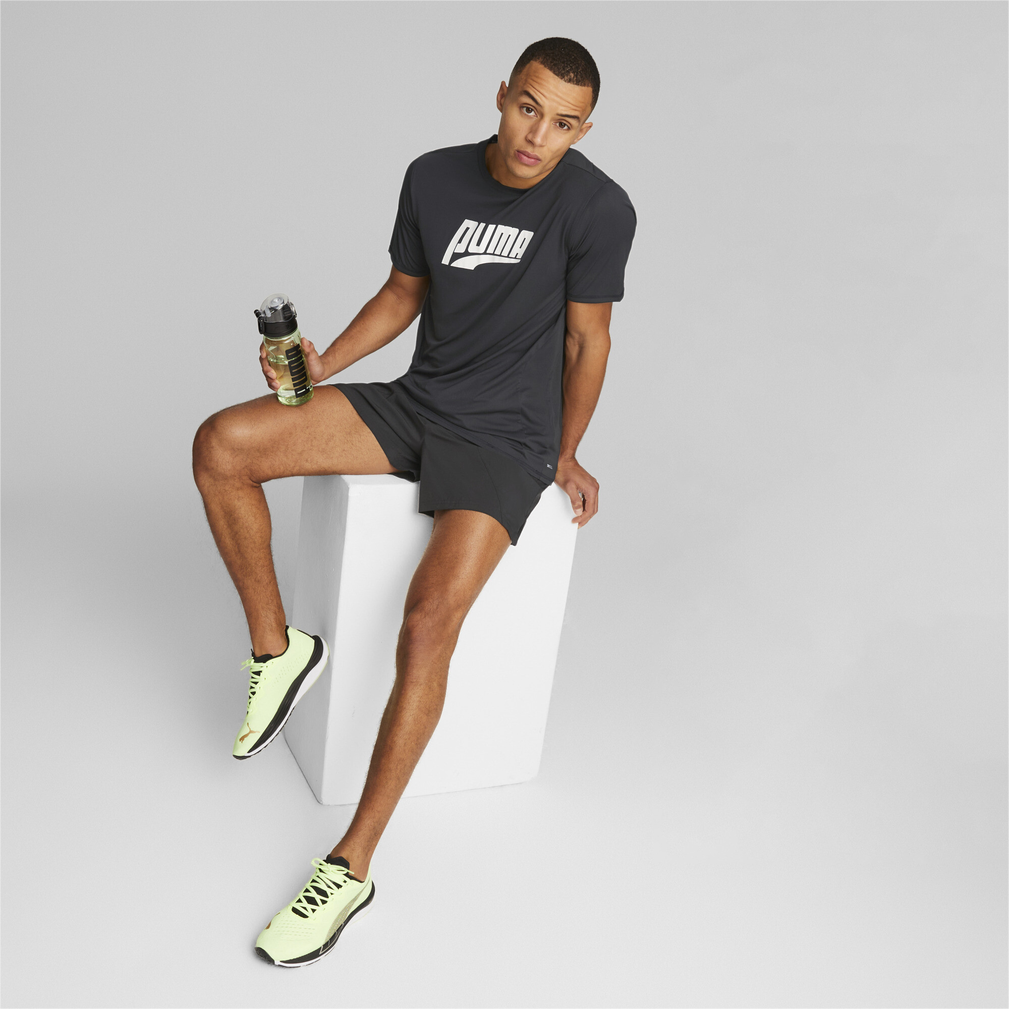 Men's Puma RUN FAVOURITE Short Sleeve Graphic Running T-Shirt, Black, Size M, Clothing