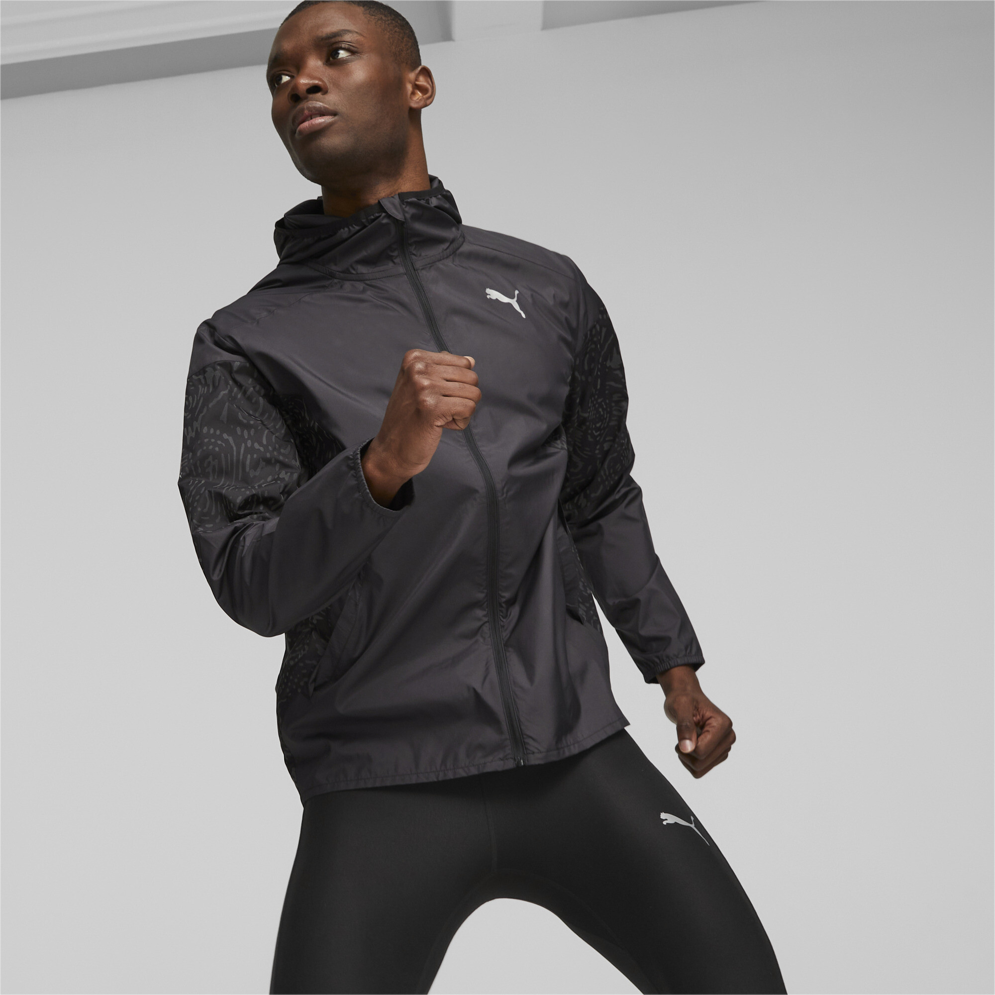 Men's PUMA RUN Lightweight Running Jacket In Black, Size Medium