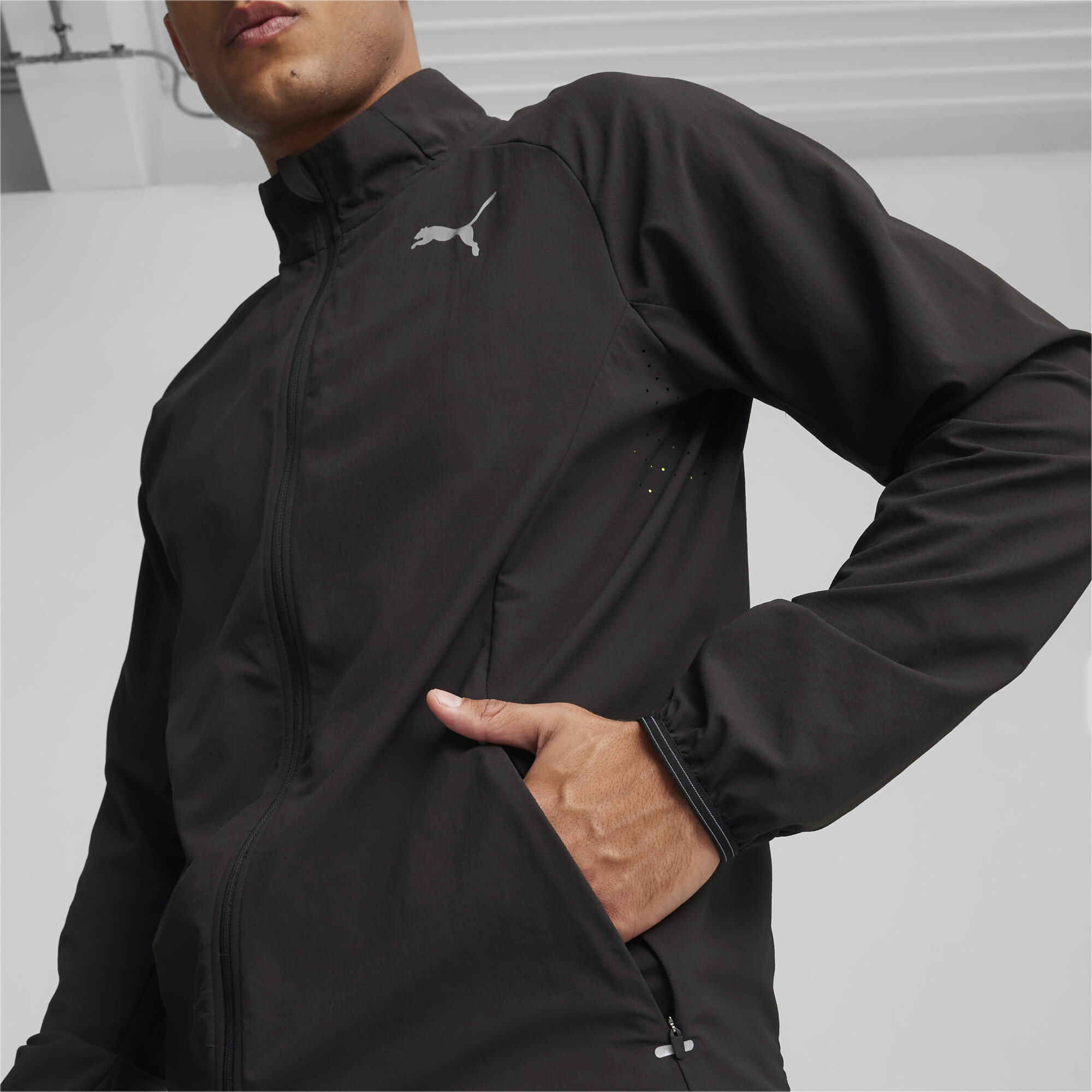 Men's PUMA RUN Elite Jacket In Black, Size XL