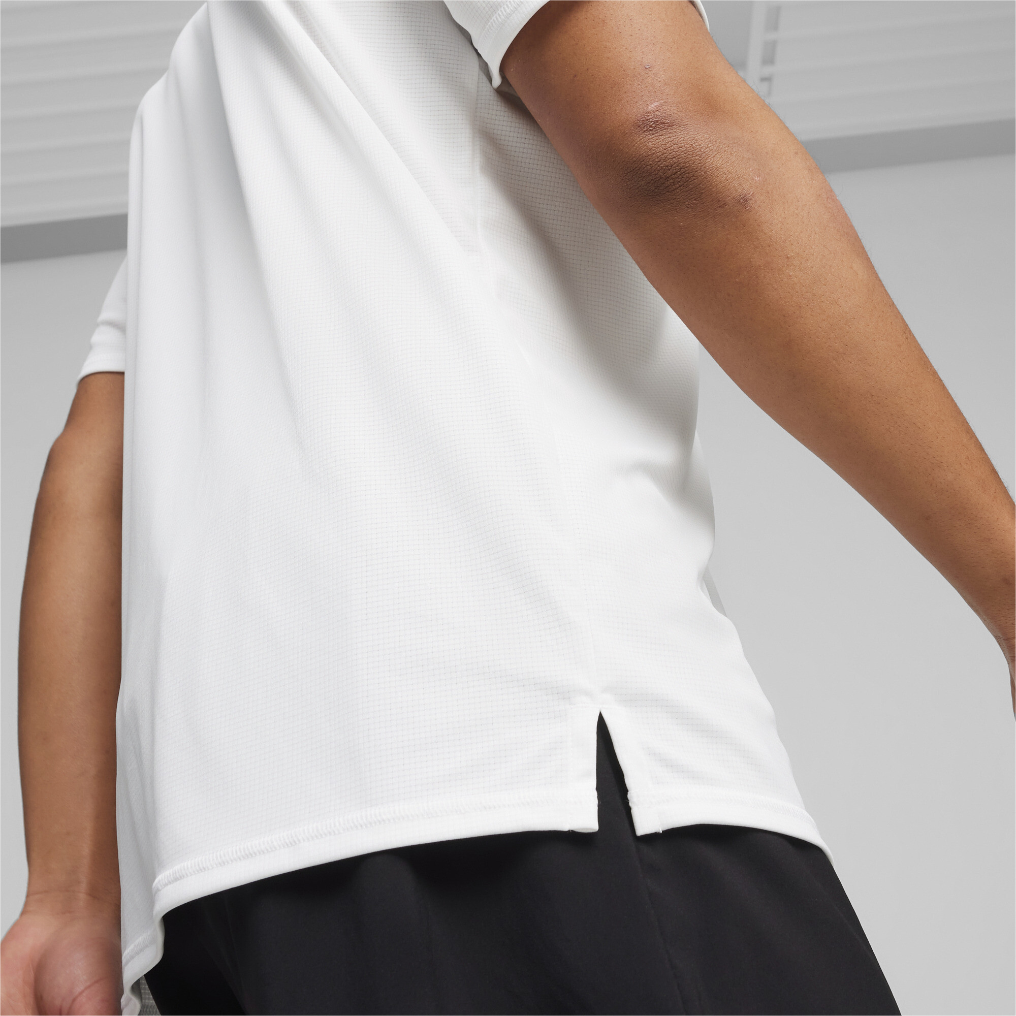 Men's PUMA RUN FAVORITE Graphic T-Shirt In White, Size XS