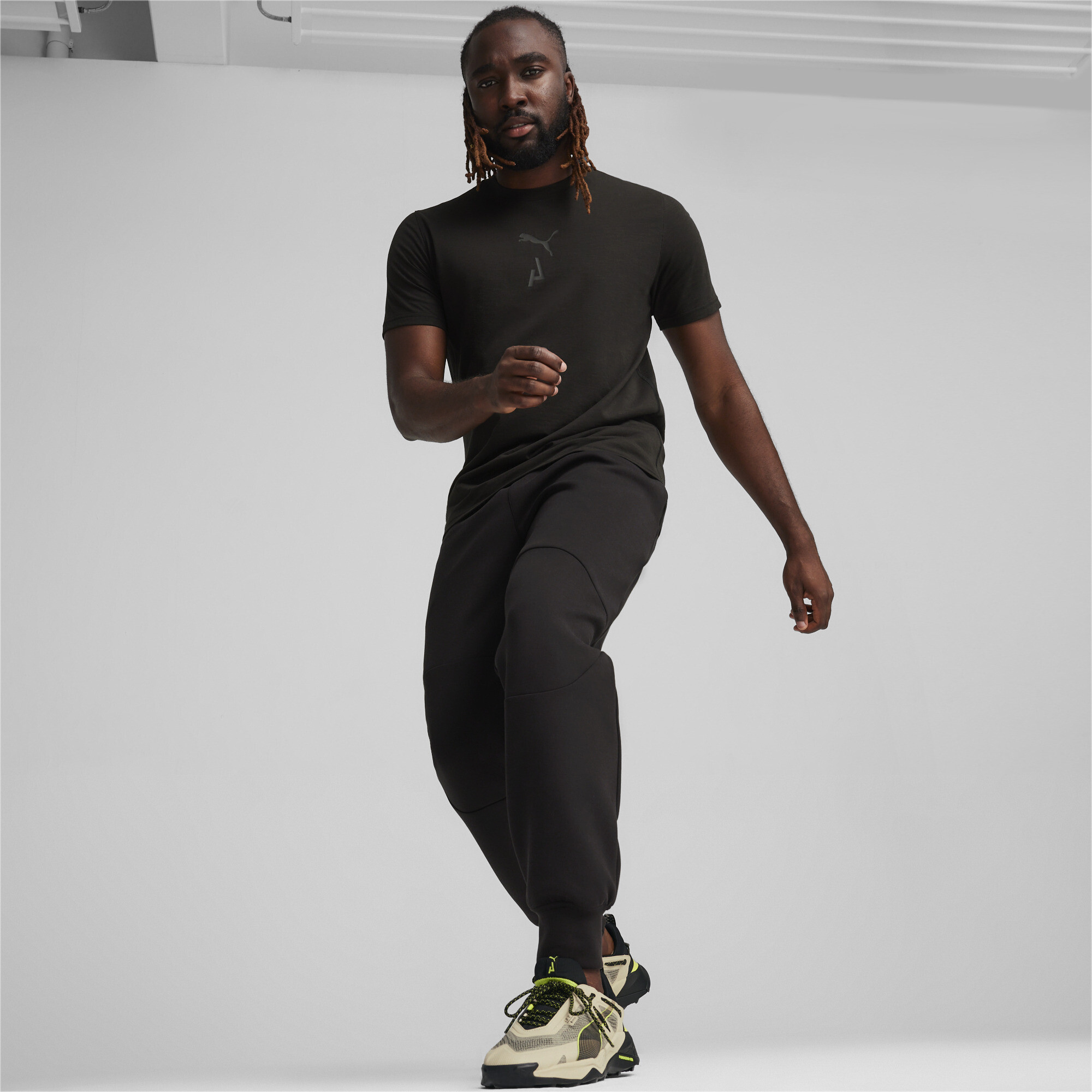 Men's PUMA MEN'S GRAPHIC SEASONS Training T-Shirt In Black, Size Small