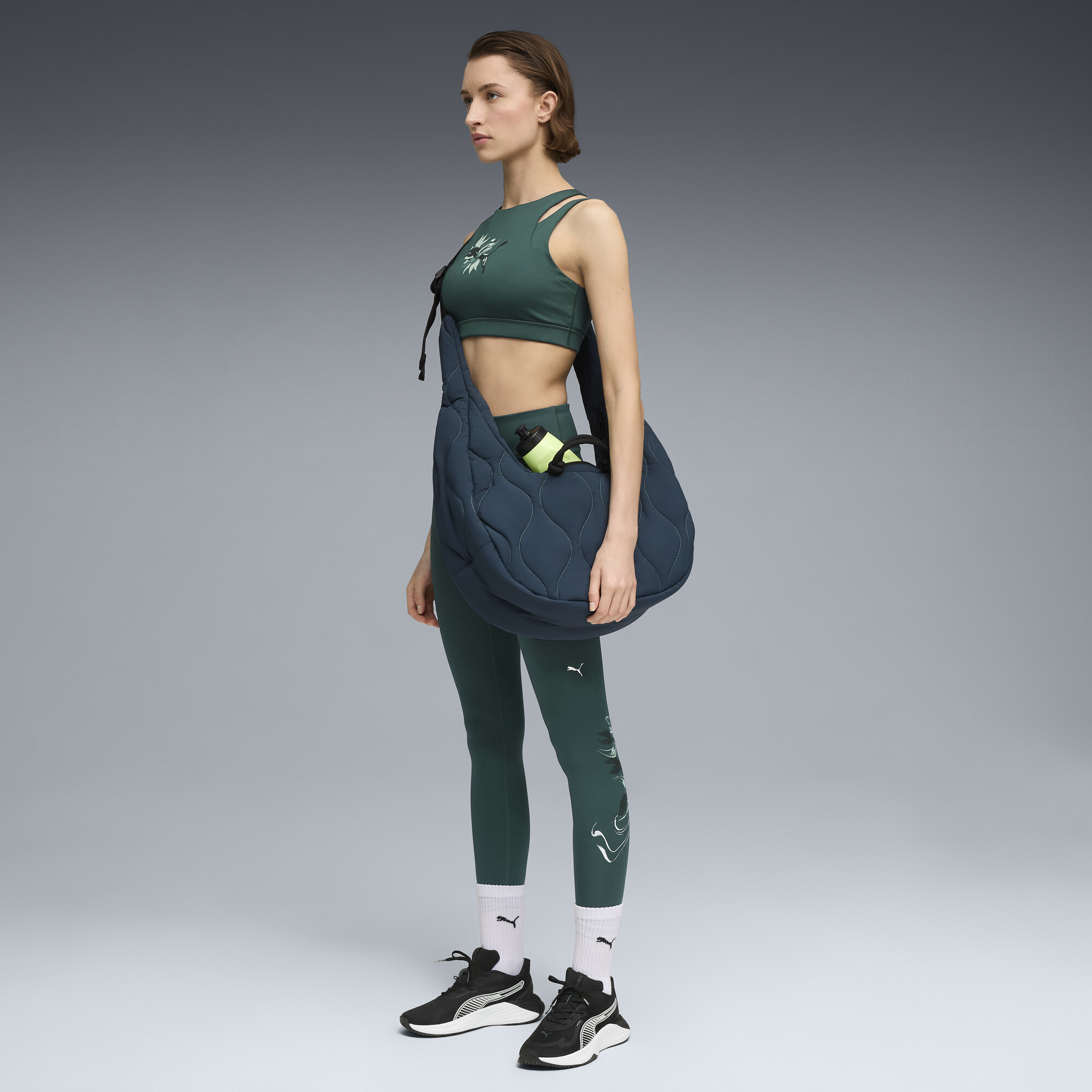 PUMA Groen TERRAINS GRAPHIC BH - MID voor Dames, Maat XS thumbnail 4