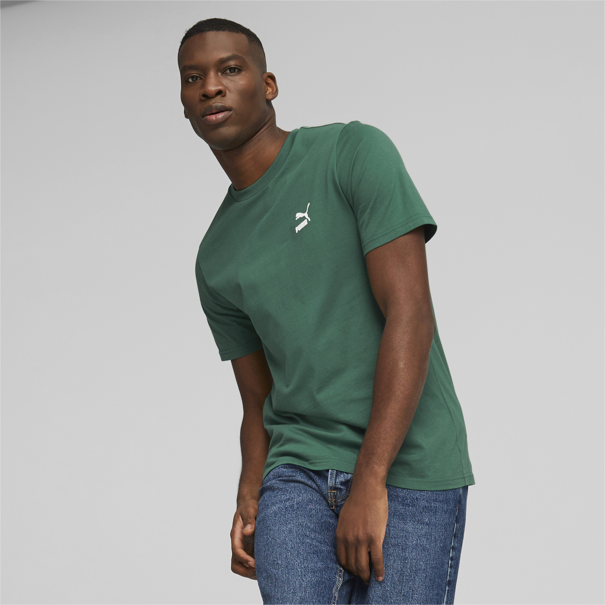 Men's PUMA Classics Small Logo T-Shirt Men In 40 - Green, Size 2XL