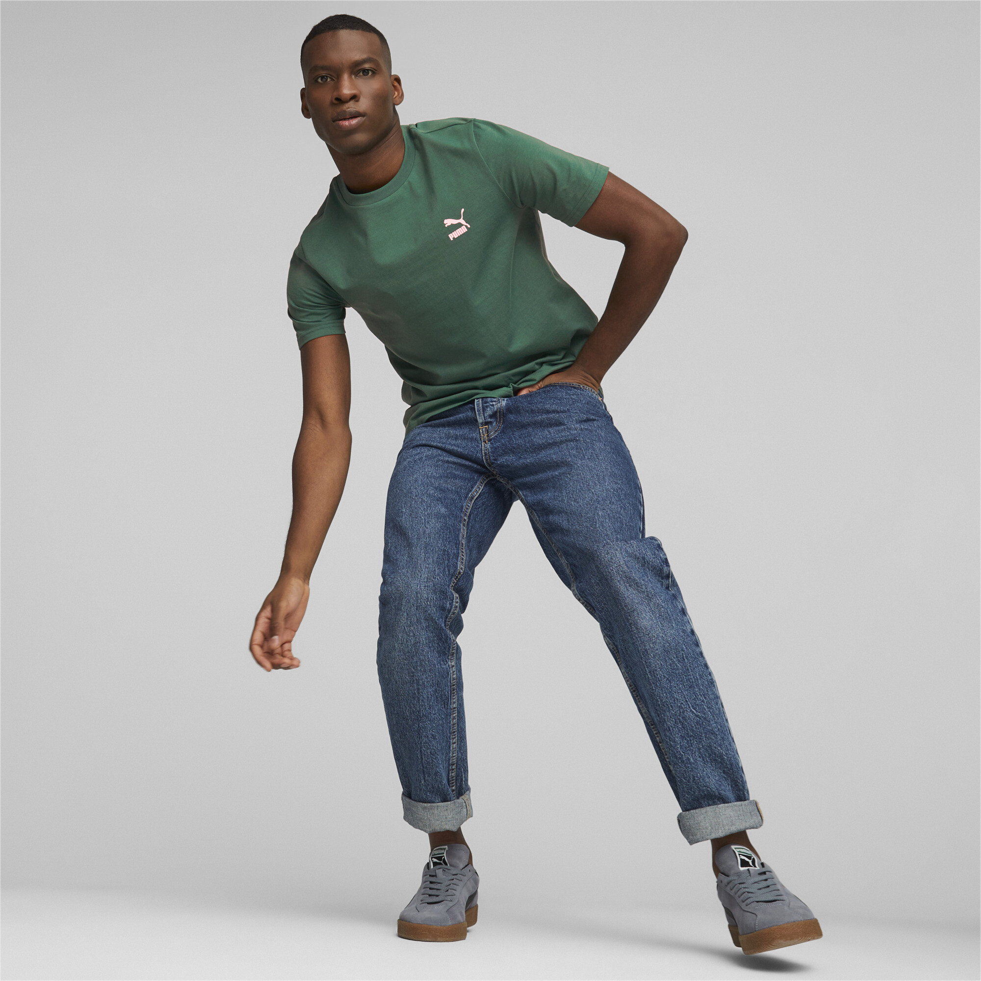 Men's PUMA Classics Small Logo T-Shirt Men In 40 - Green, Size XS