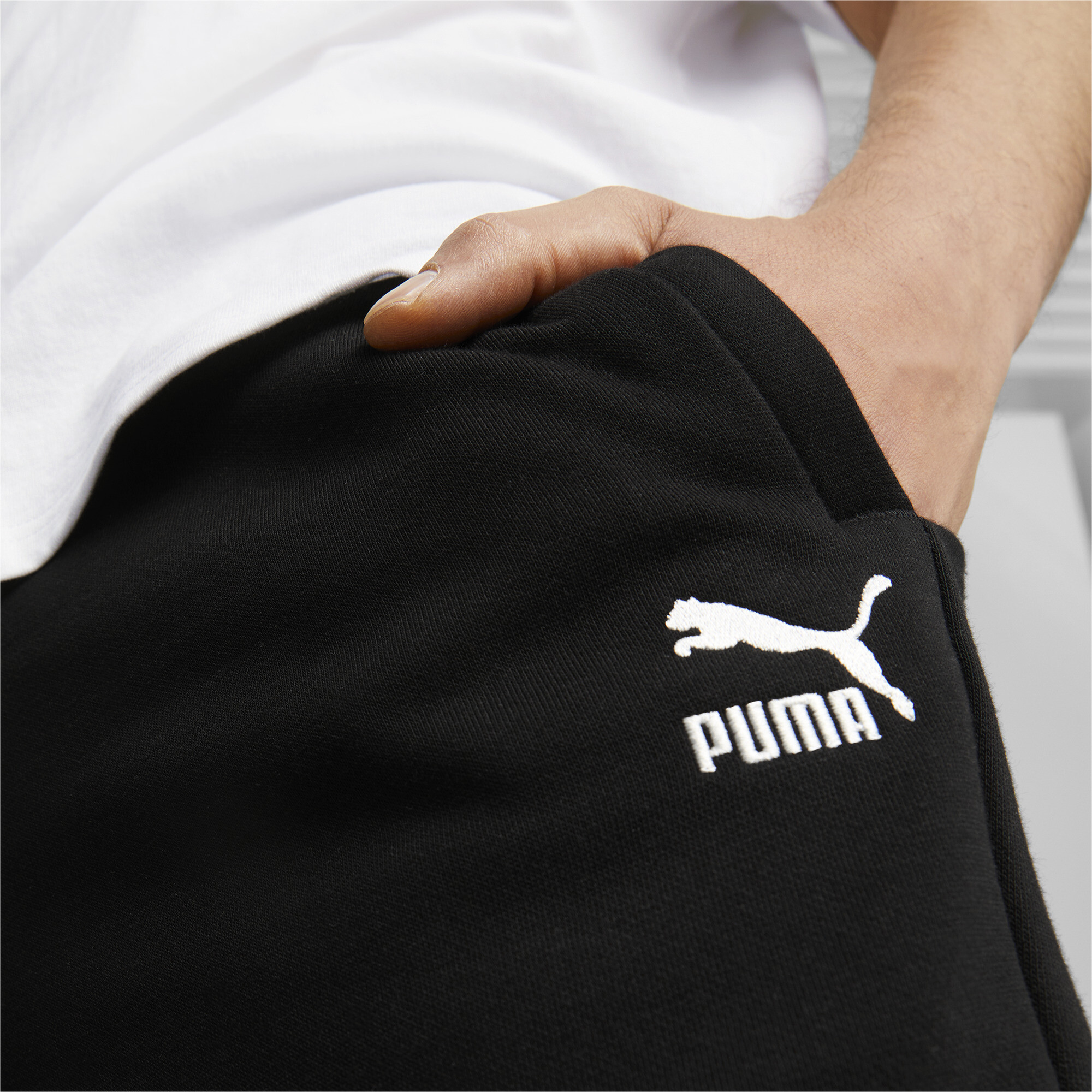 Men's PUMA Classics Sweatpants Men In Black, Size 2XL