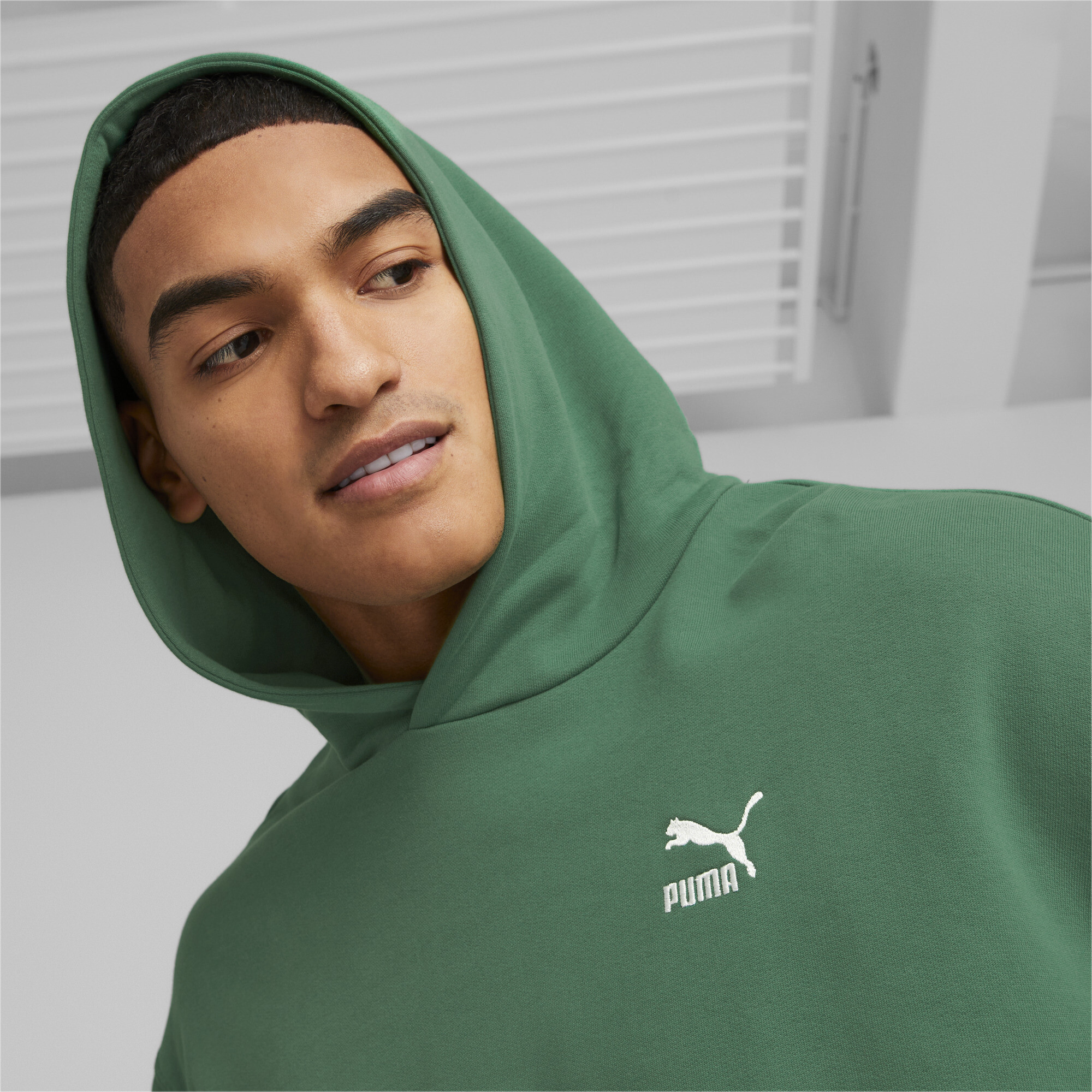 Men's PUMA Classics Relaxed Hoodie Men In Green, Size Large, Cotton