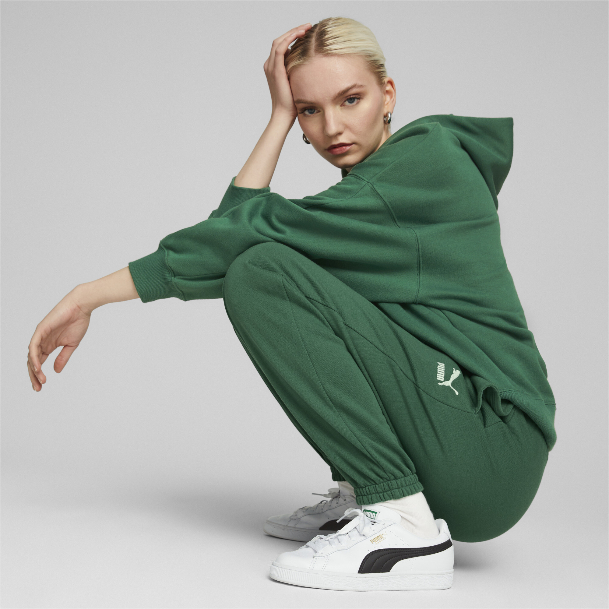 Women's PUMA Classics Sweatpants Women In Green, Size XL, Cotton