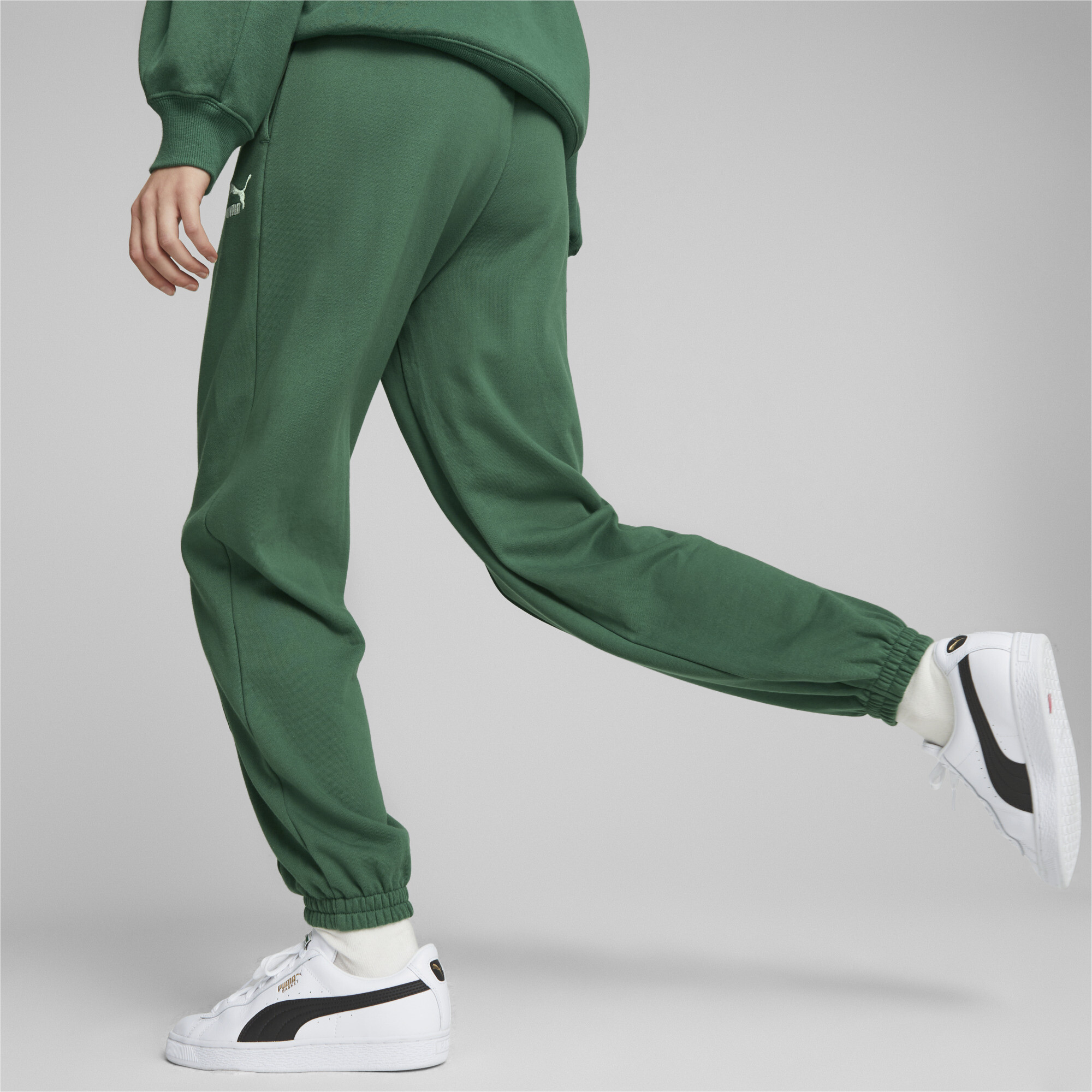 Women's PUMA Classics Sweatpants Women In Green, Size XL, Cotton